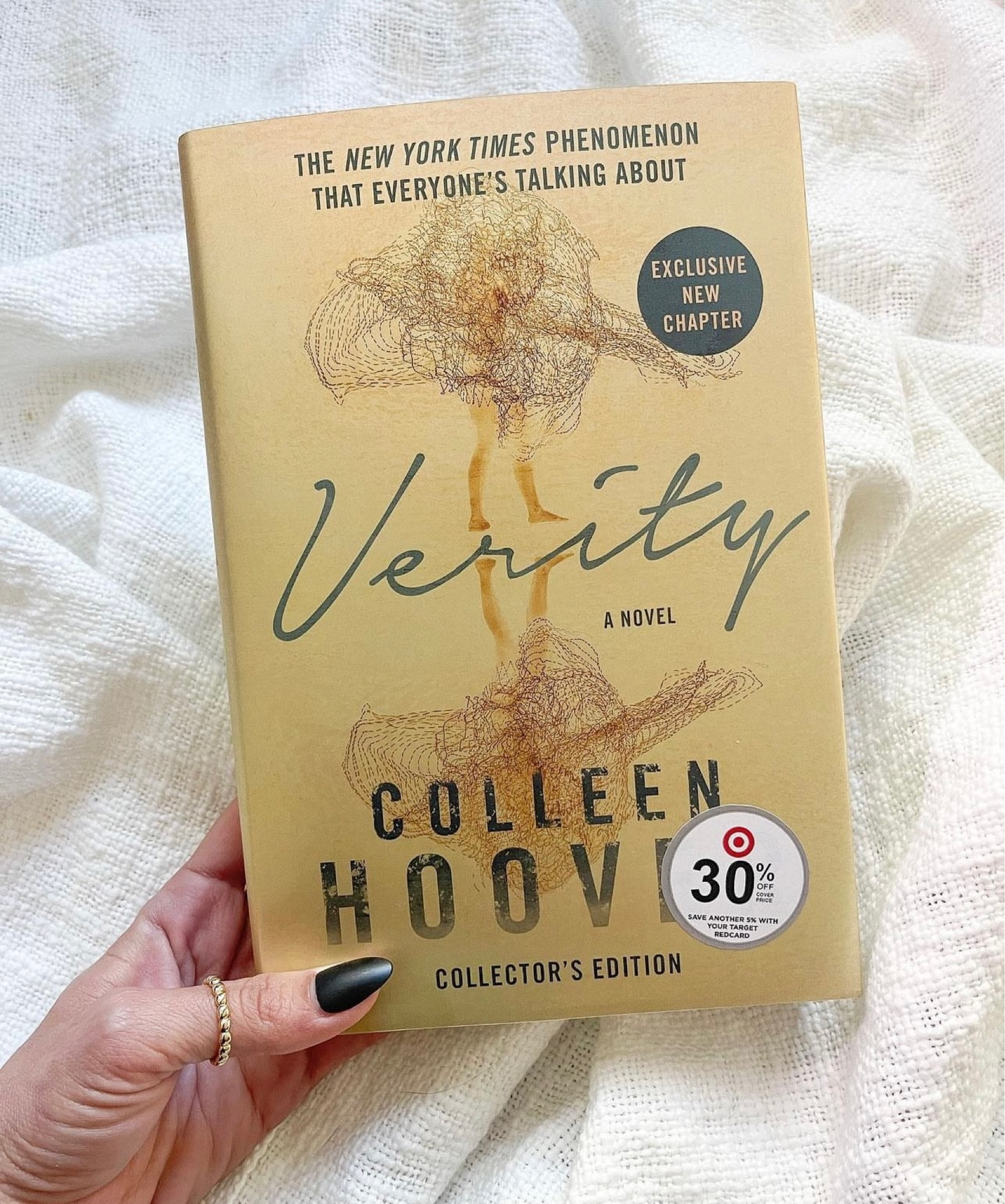 My favorite #CoHo book is currently half off 😱 the Collector’s Edition features an exclusive new chapter you do not wanna miss! 

#bookrecs #book #books #colleenhoover #ltkbooks #ltkreads

#LTKFind #LTKsalealert #LTKSale