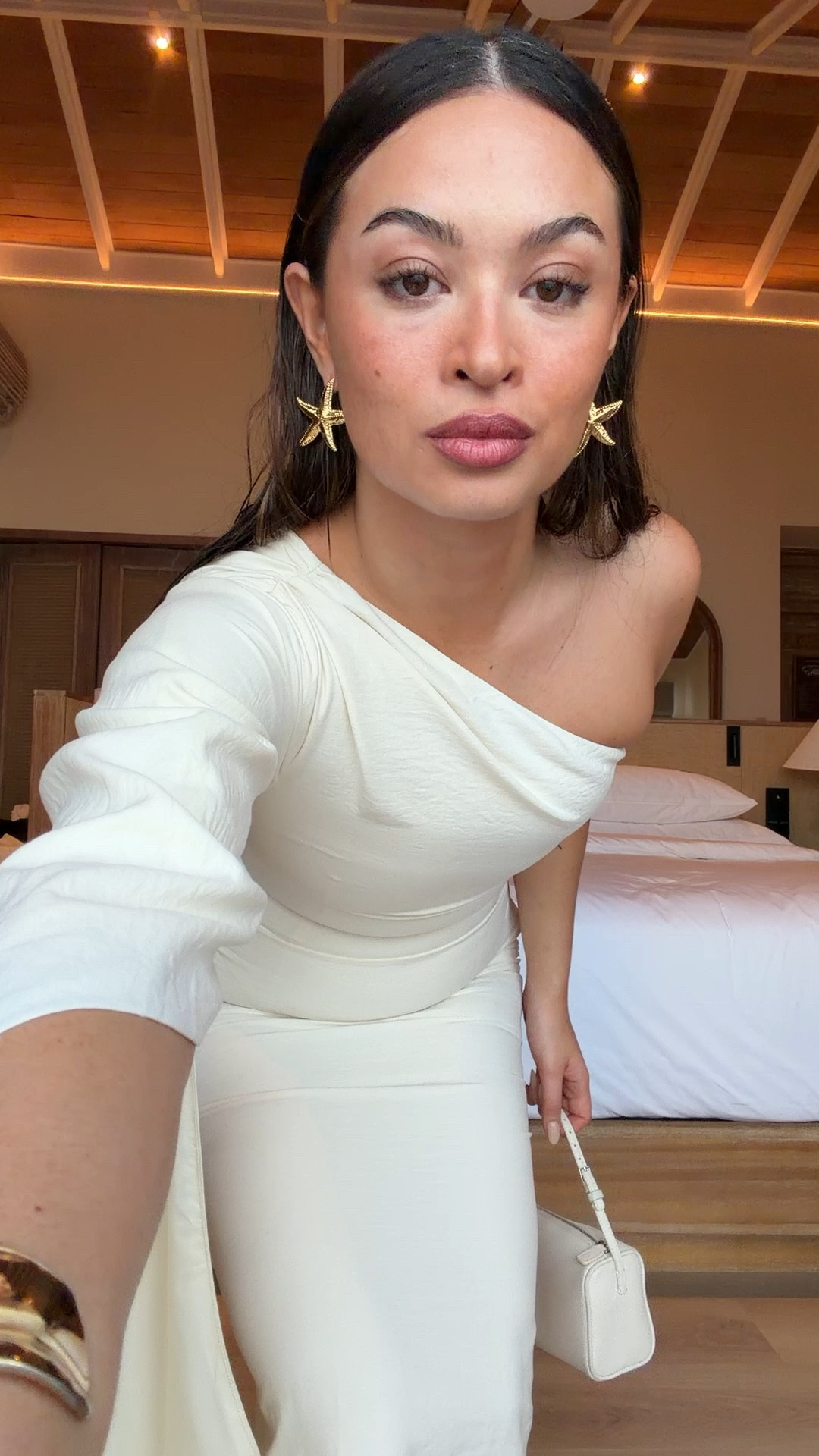 not normally one for PLT - but loved this dress and the sleeve detail! #holidaydress 