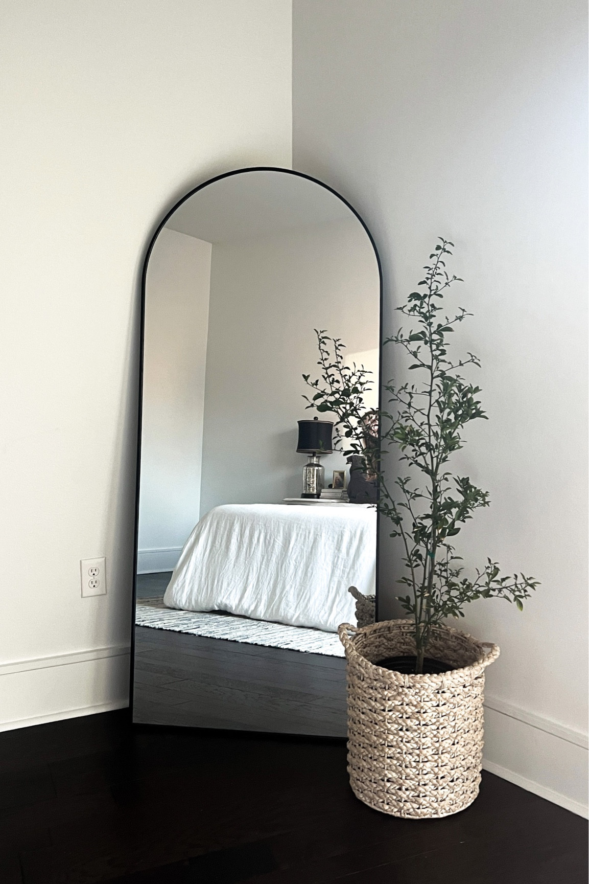 Currently my favorite corner of the apartment 🖤

#LTKhome