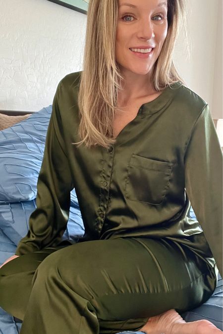  Satin Pajamas Set Women's Long Sleeve Sleepwear Classic Button Down Loungewear V-Neck Silk Pjs with Pockets #satinpajamas 