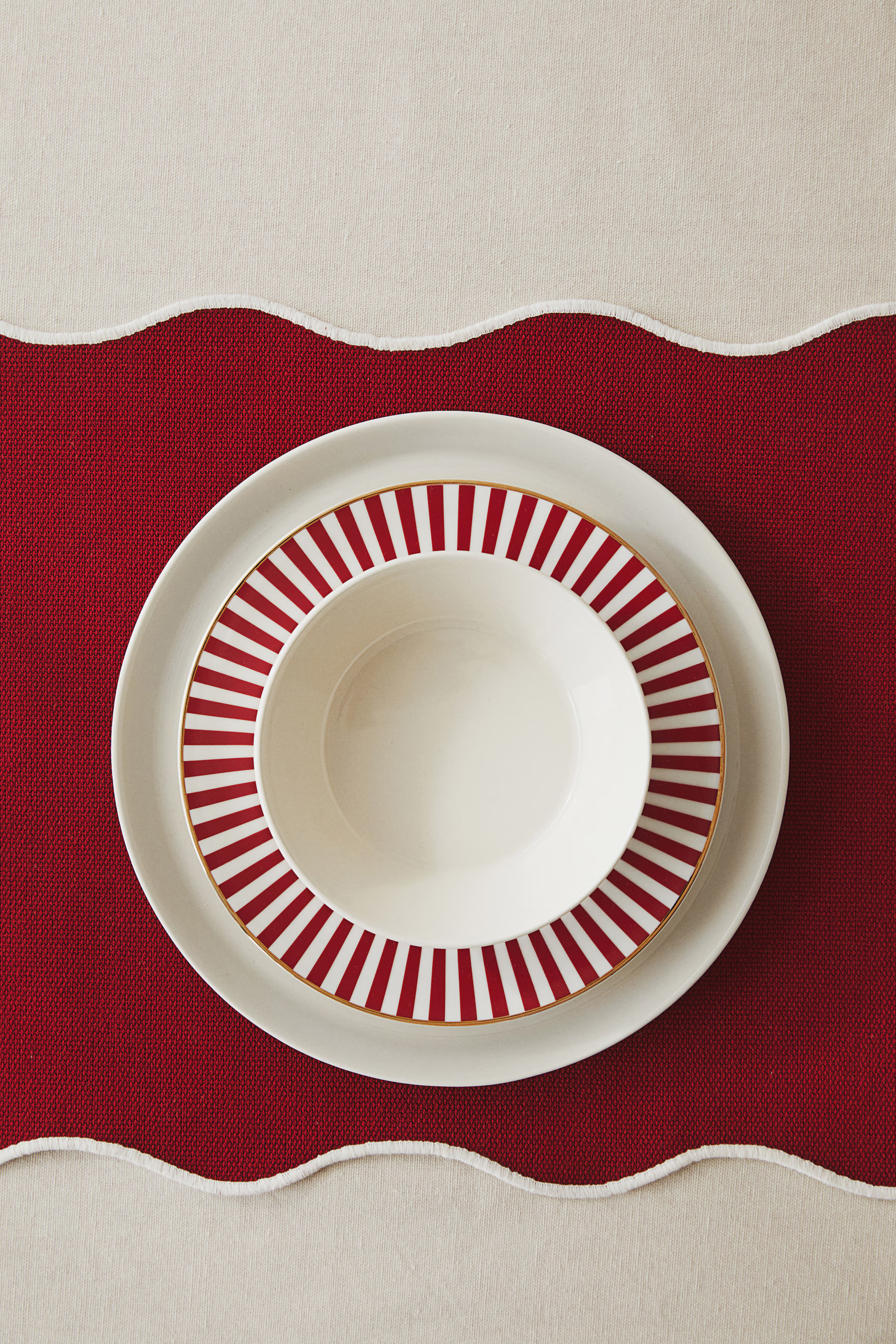 2-pack Scallop-edged Placemats | H&M (US + CA)