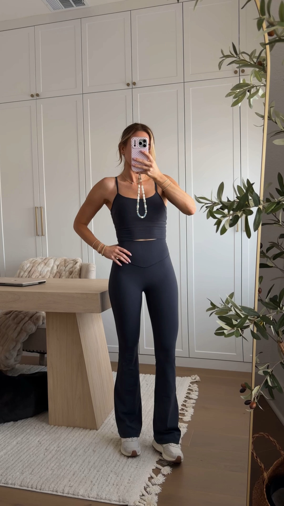 top: xs // pants: xs regular