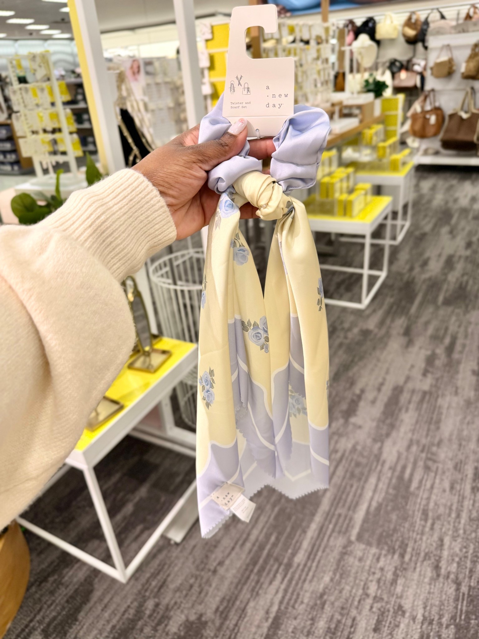 The cutest Spring scarf that can be styled 3 different ways!! Love the butter yellow and lavender! 

#LTKstorytime #LTKSeasonal #LTKgrwm