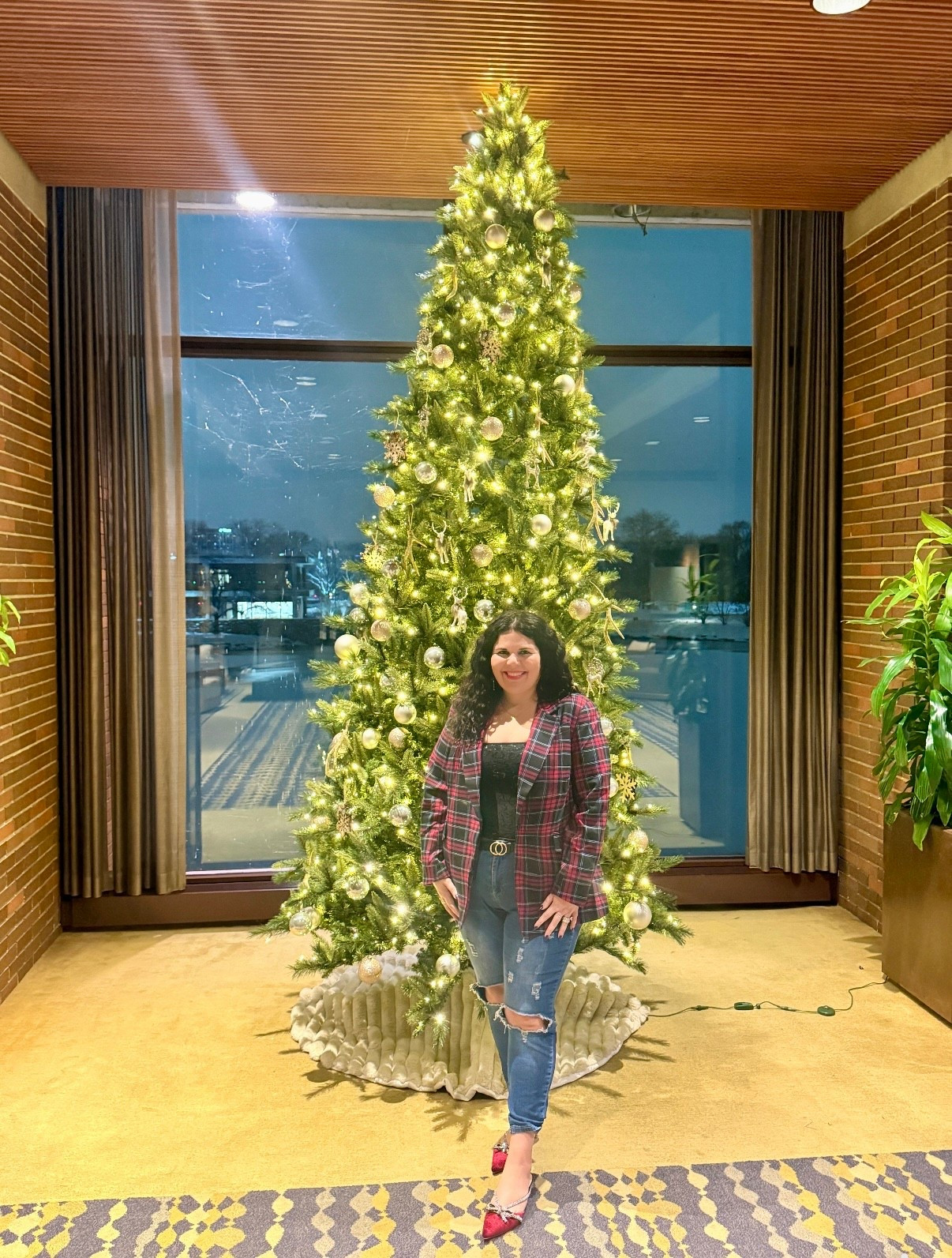 The perfect festive outfit for my first holiday outing of this season! 

#LTKMidsize #LTKHoliday #LTKGiftGuide