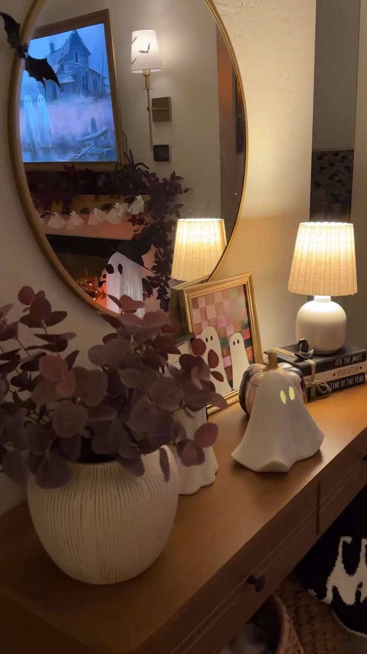 October vibes 🕷️🕸️

Simple entryway table spooky season decor. Comment “Spooky” for a link to most of what you see here. 

#october31 #halloweenhomedecor #spookyszn #spookyhouse #halloweenentryway #entrywaydecor #spookycute #spookyhomedecor