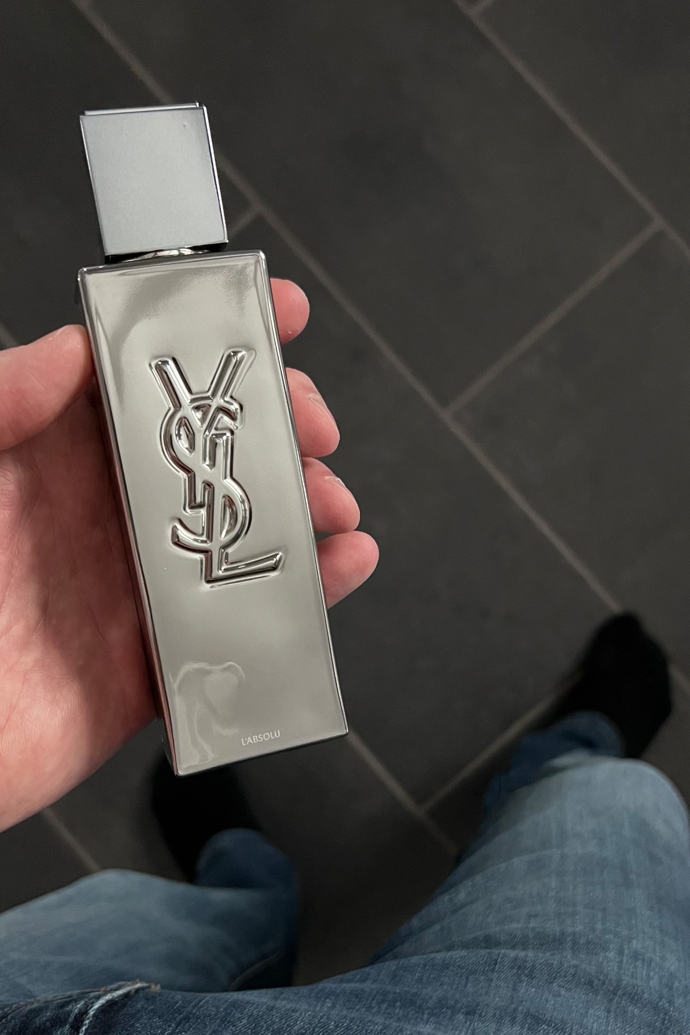 YSL MYSLF Absolu just feels like me. Bright bergamot up top, orange blossom at the heart, and a warmer base of patchouli and woods that settles in and lasts all day. Clean, modern, masculine and not overpowering which is exactly how I want a men’s cologne to wear.

#menscologne #mensfragrance #yslmyslf #fragrancenotes #LTKmens #mensgrooming

#LTKMens #LTKBeauty