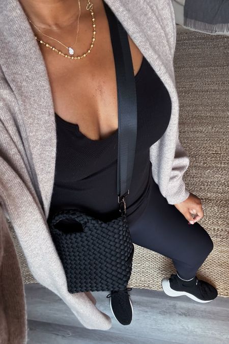 Errand girl🫶🏽 get the look
Cardigan S
Top S
Leggings XS