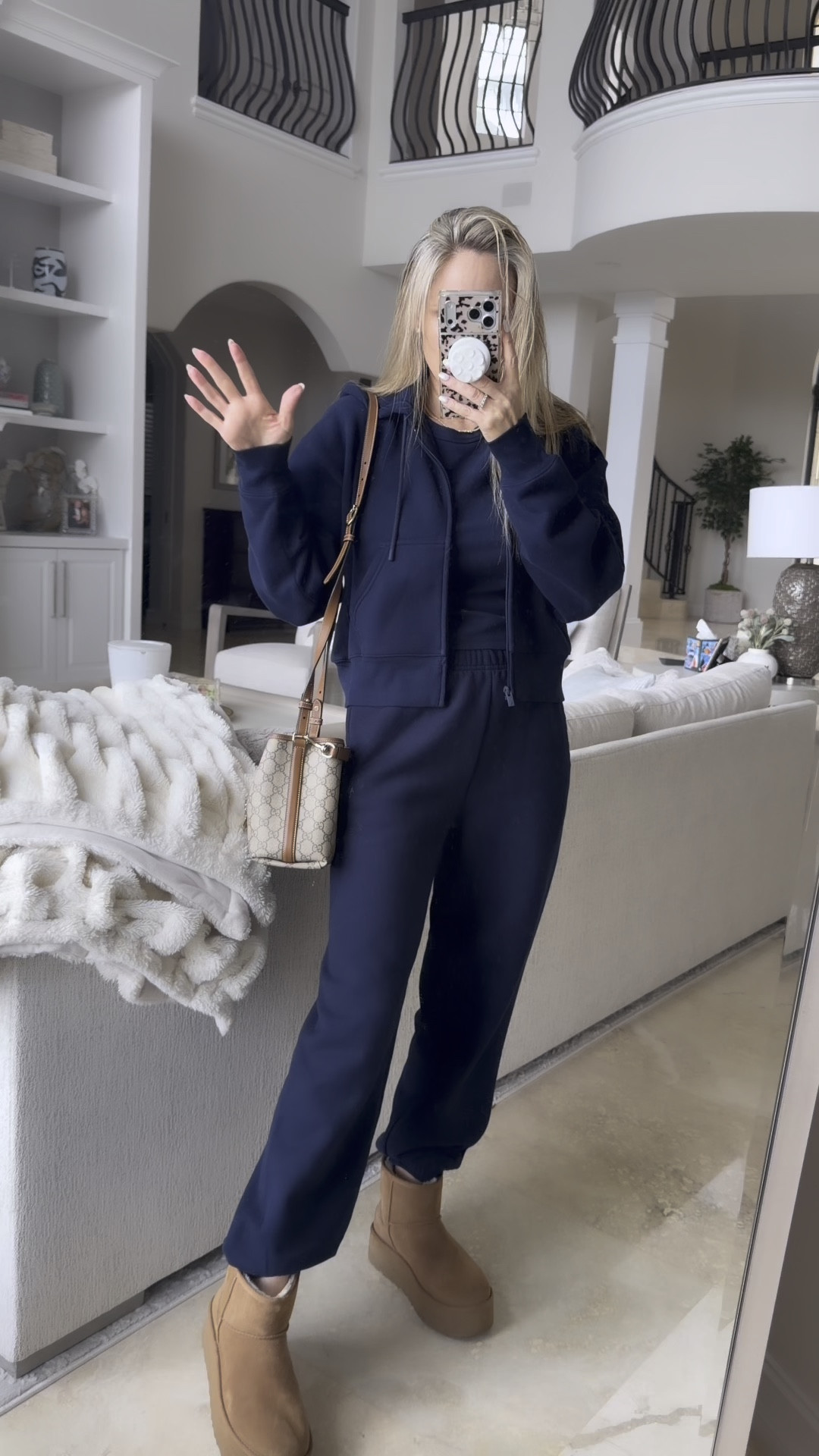 My go to traveling ootd 🫶🏼

#LTKootd #LTKdayinmylife #LTKOver40