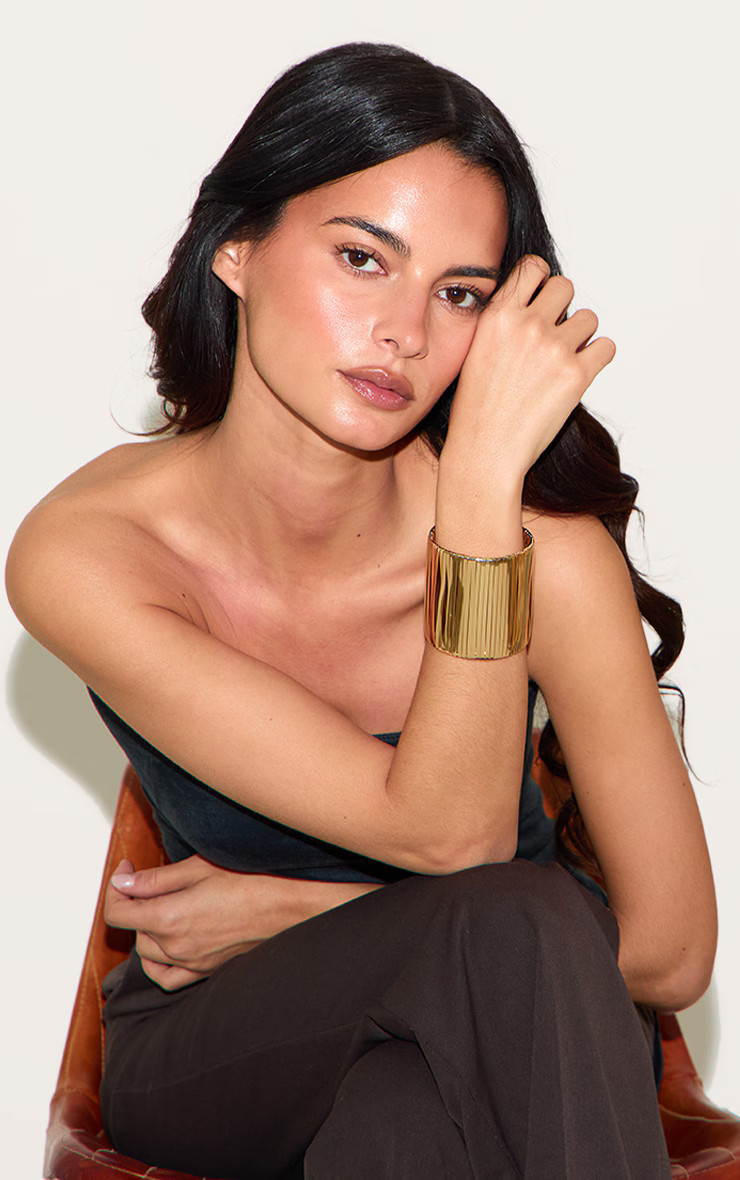 Gold Ridge Cuff Bangle | PrettyLittleThing UK