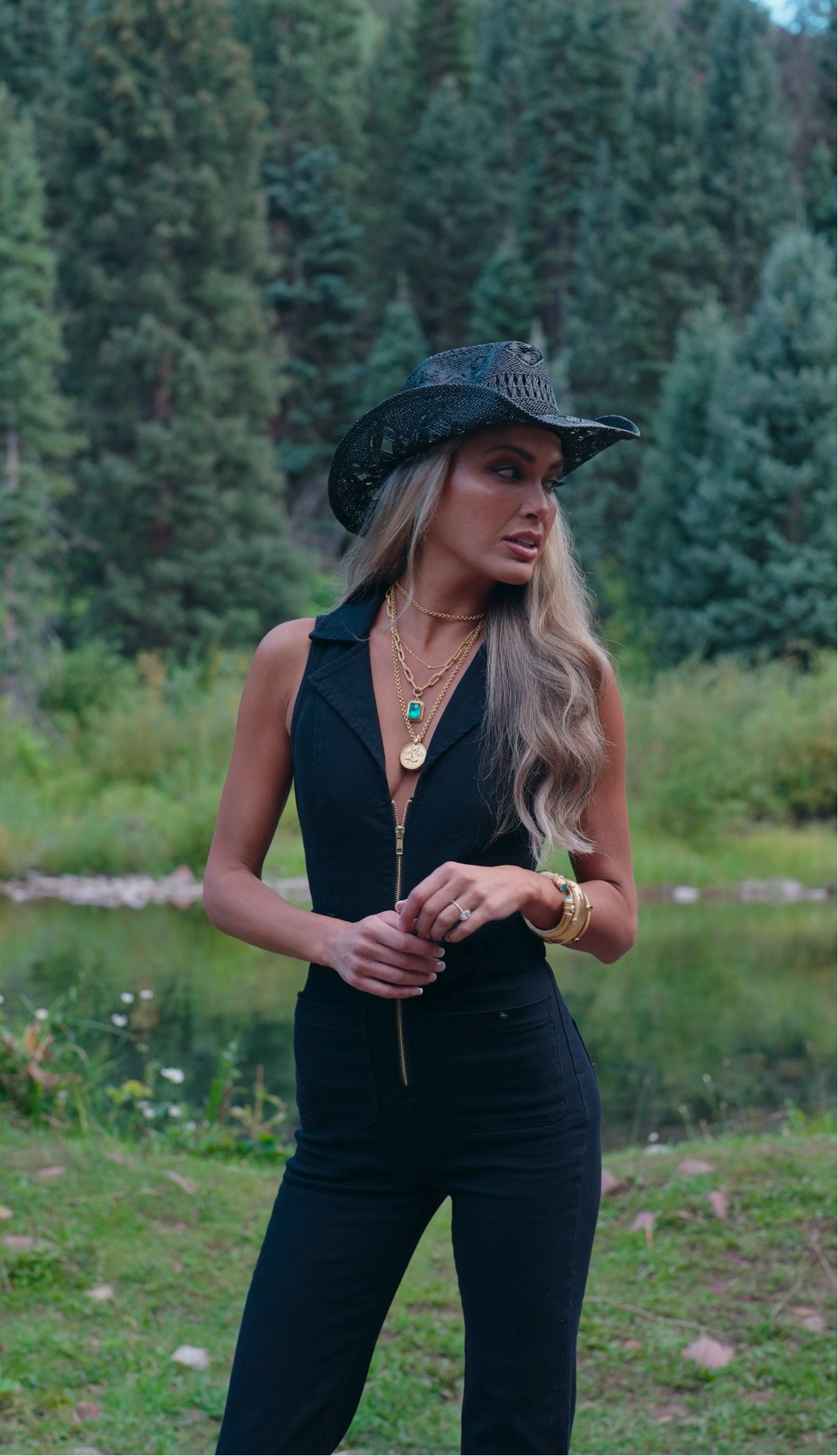 🤠🤠 I now have this jumper in every color it’s SUCH a stunning staple piece.

•
•
•


Western outfit, nashville outfit, cowboy hat, black jean jumpsuit, Julie Voss, bachelorette outfit

#LTKTravel