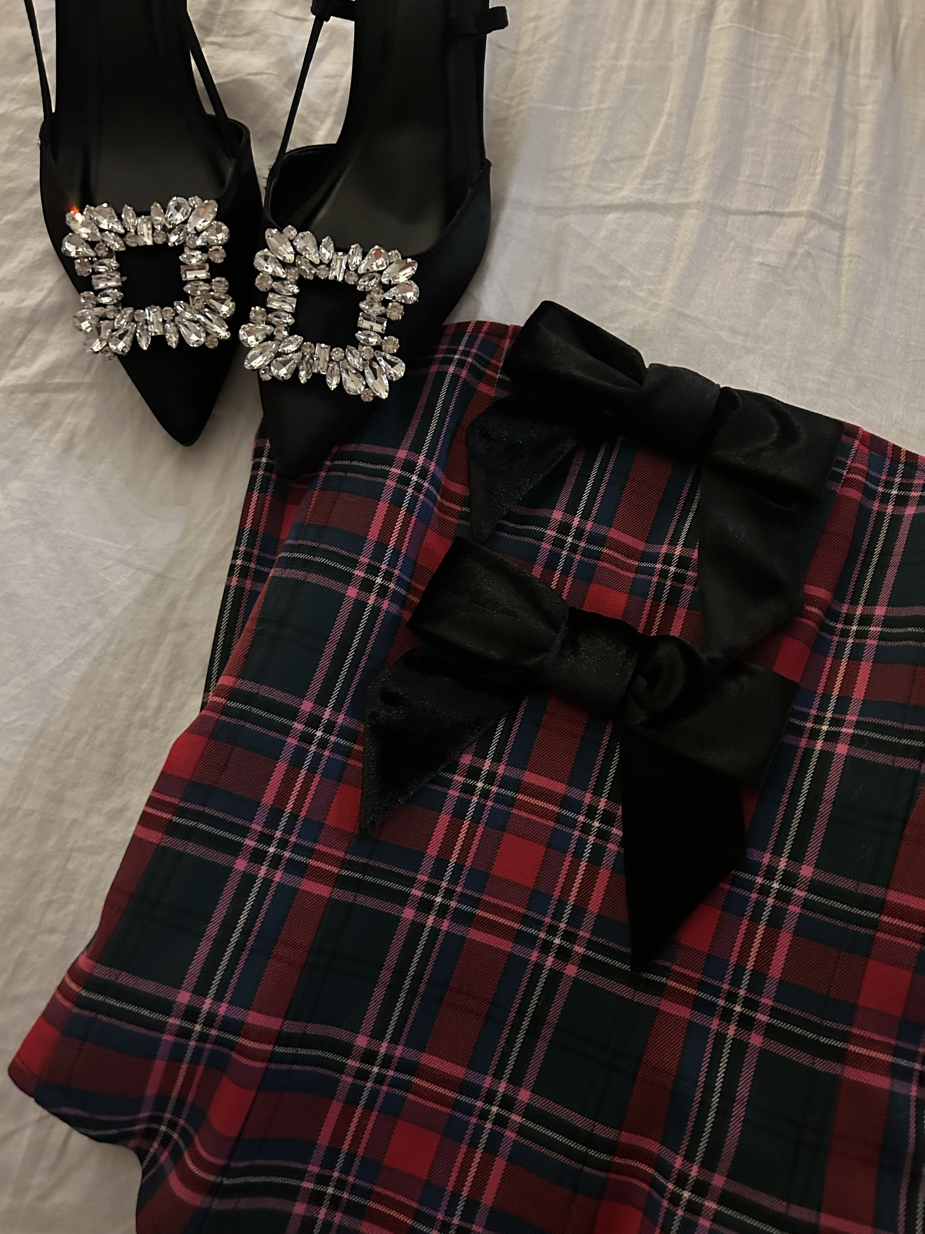 The most gorgeous Christmas party corset and kitten heels 

#LTKHoliday #LTKGiftGuide #LTKSeasonal