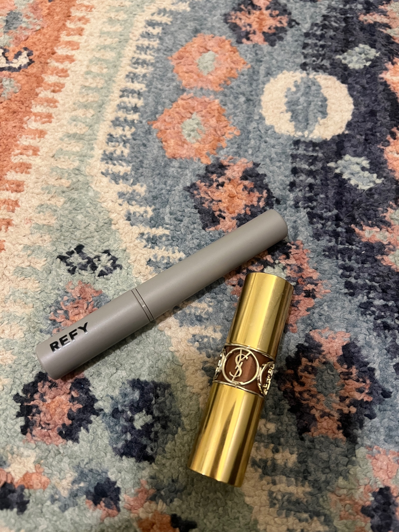 Liner- Taupe 
Lipstick- 121