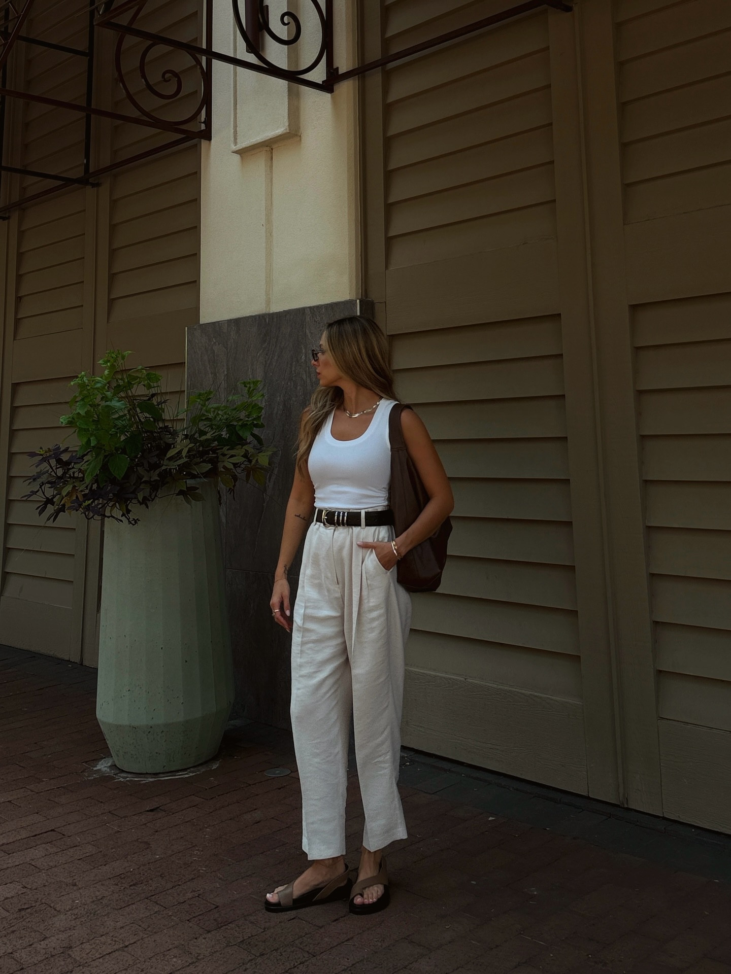 all white today 🤍

> kelis sandals by @marcellanyc 
> discount code: LARISSAMONTANA006

•
•
•
#marcellanyc #ootdinspodaily #summerfashion #summerstyle #summerstyleinspo  #pintereststyle