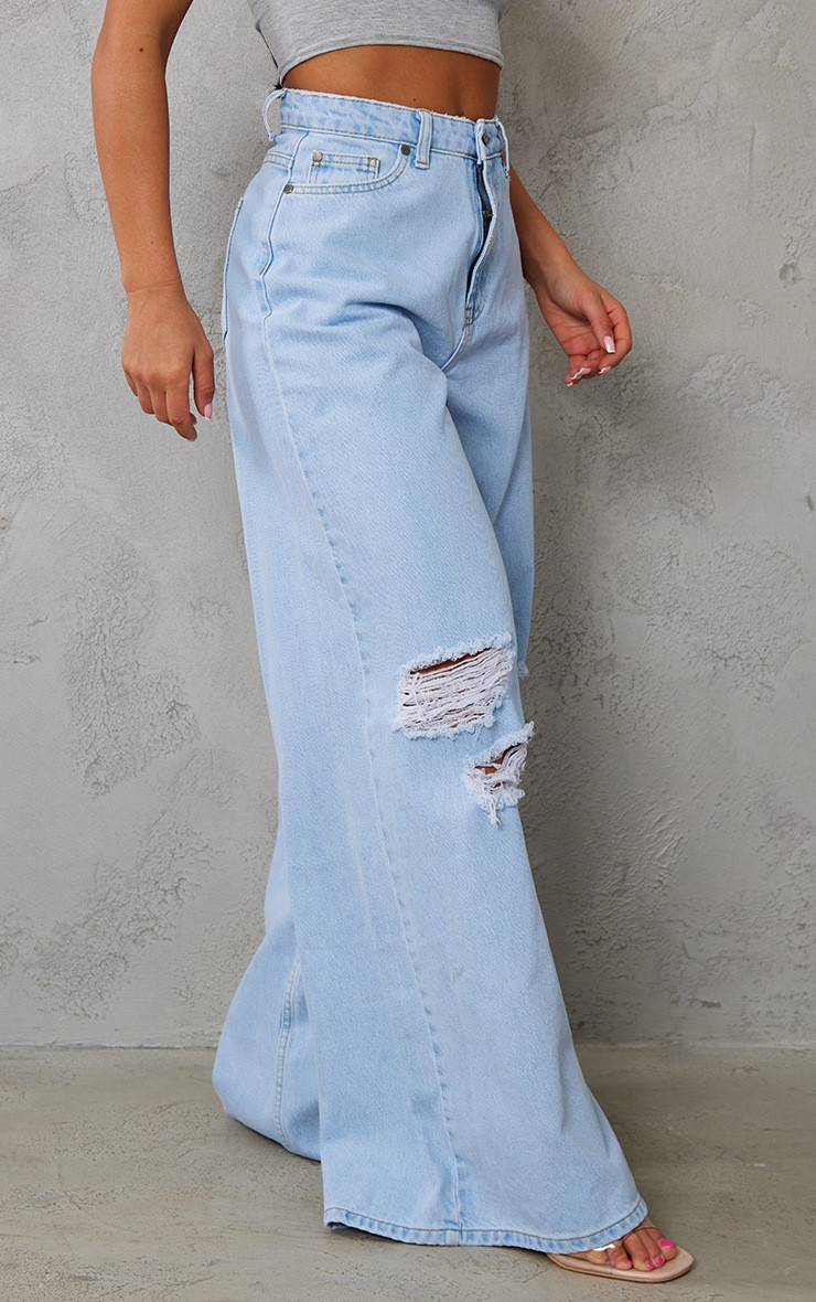 Light Blue Wash Knee Rip Extreme Wide Leg Jeans | PrettyLittleThing US