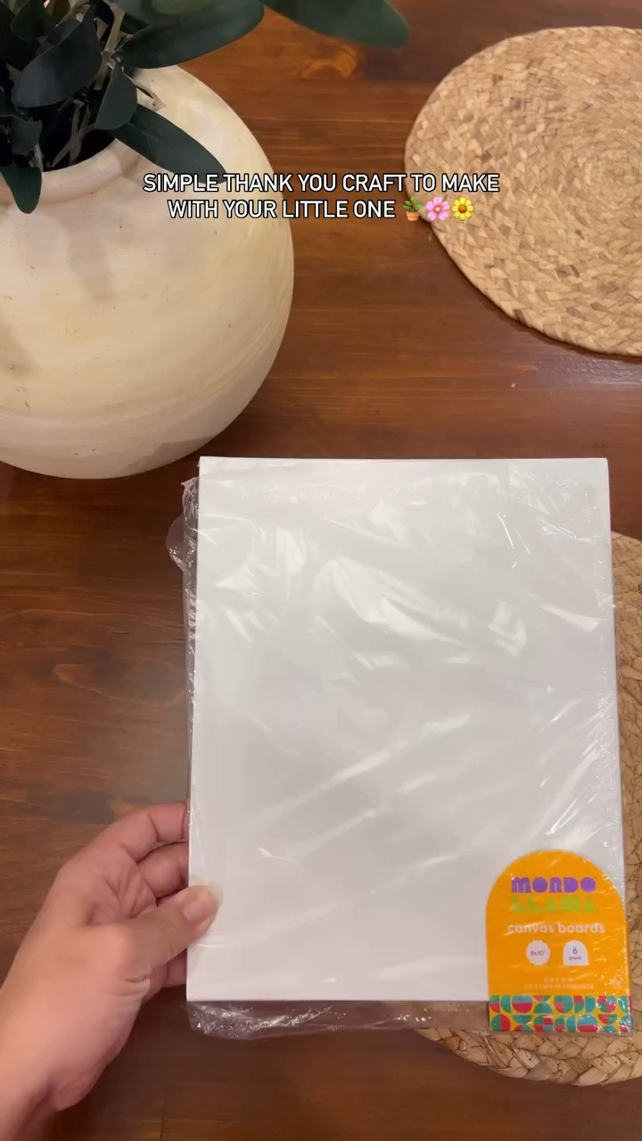 DIY CRAFT IDEA WITH BABY🪴🌸🌼🎨 
+ a meaningful way to thank a loved one 🫶🏽

SHARE with a mama for a simple + fun craft with their little one! ✨