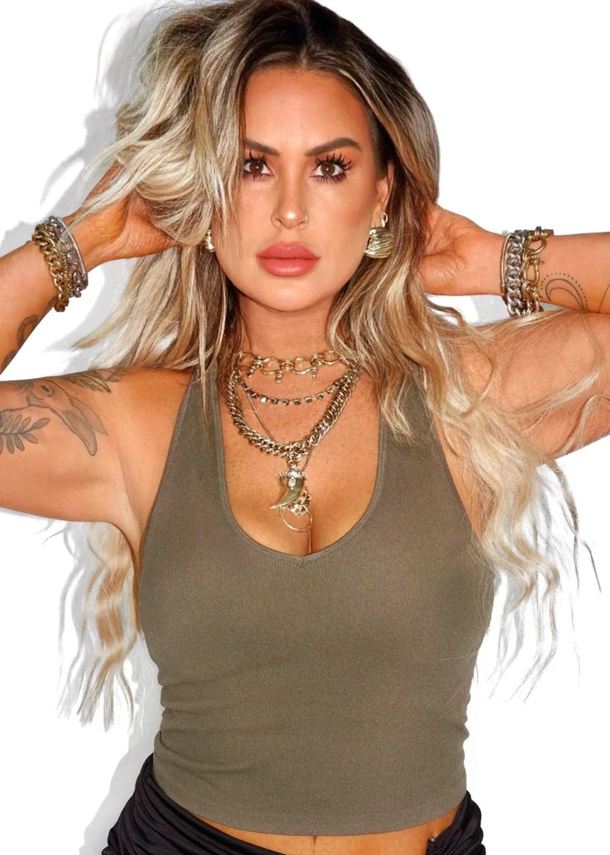 BACK SMOOTHING V-NECK BRAMI | Pebby Forevee