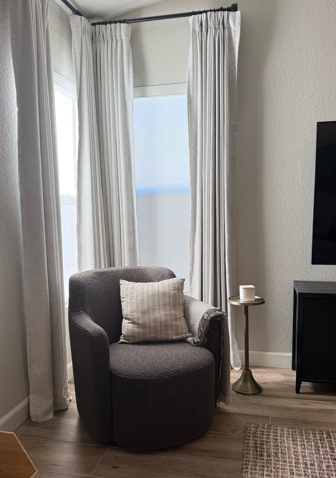 This swivel chair is a best seller for a reason! It’s comfy and has the most gorgeous Boucle fabric. Available in 4 colors, this chair works with a variety of decor styles. 

@Wayfair #ad #wayfair #wayfairpartner #swivelchair #accentchair

#LTKHome