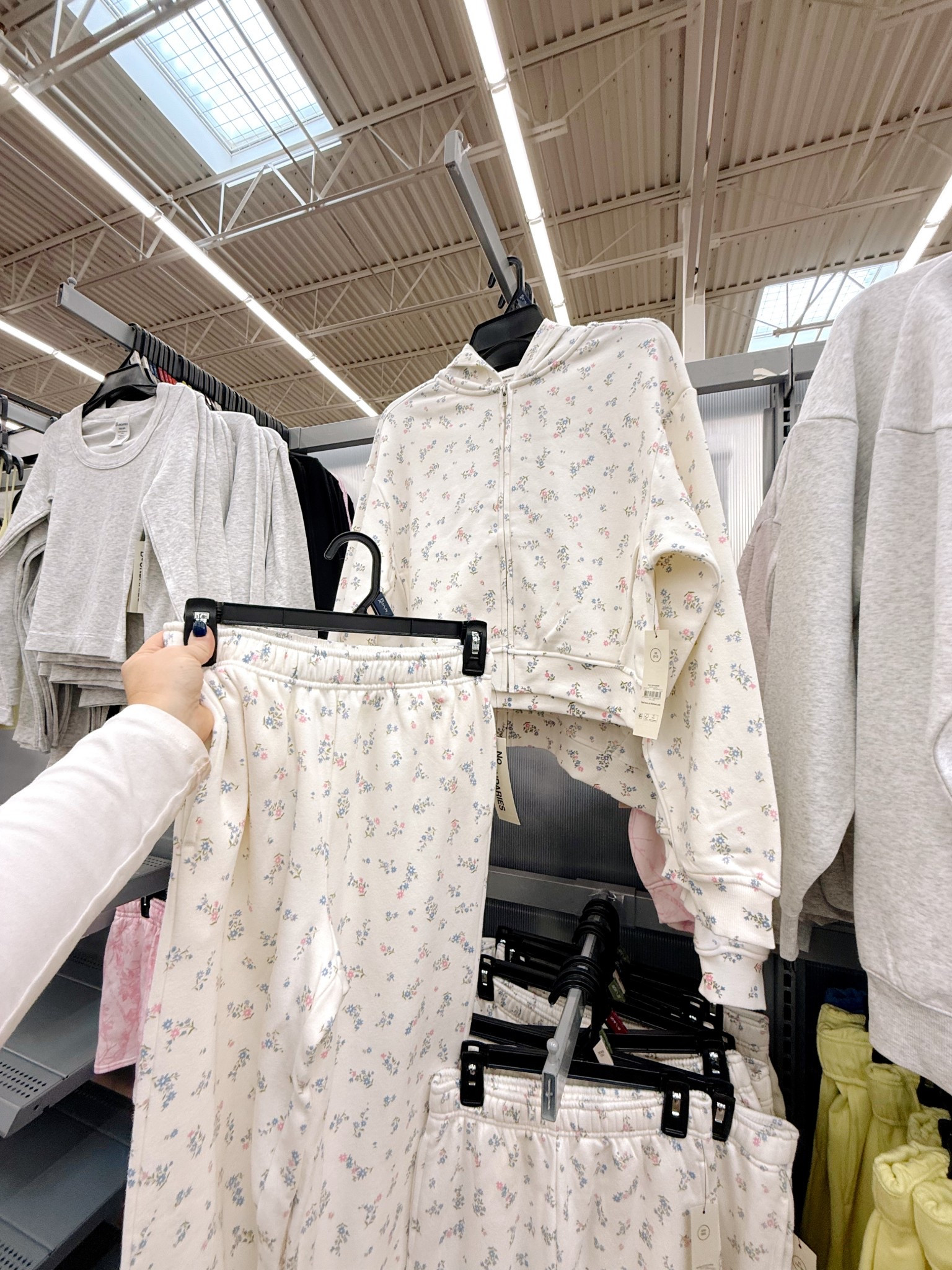 Will be living in this set 😍

#LTKActive #LTKFindsUnder100 #LTKSaleAlert