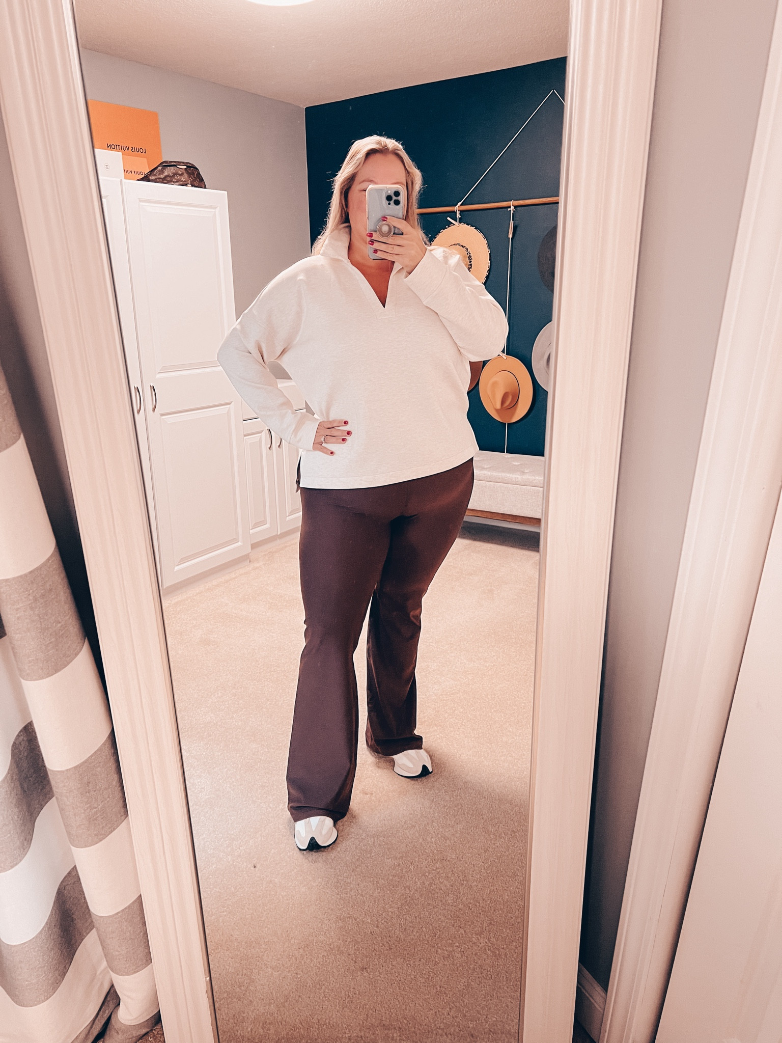 Flare leggings and a pullover sweatshirt 

Flare pants 
Plus size flare pants 
Spring outfit 
Athleisure 
Size 18
Size 20 
Ootd 

#LTKSeasonal #LTKPlusSize #LTKActive