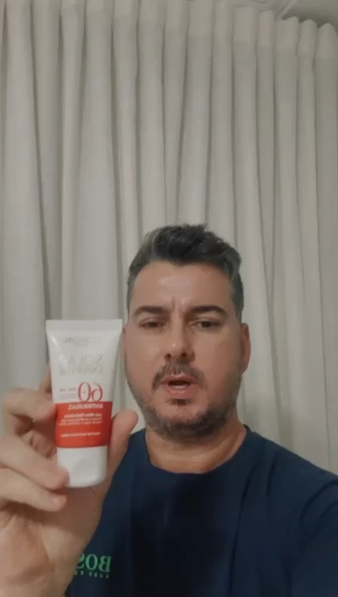 O protetor solar L'Oréal Paris FPS 60 antirrugas é formulado para proteger a pele dos raios solares nocivos enquanto também combate os sinais de envelhecimento, como rugas e linhas finas. Com um fator de proteção solar (FPS) de 60, oferece uma alta proteção contra os raios UVA e UVB, ajudando a prevenir danos futuros à pele. Além disso, sua fórmula antirrugas ajuda a manter a pele com uma aparência mais jovem e saudável. É importante aplicar o protetor solar diariamente para proteger a pele e prevenir danos causados pela exposição ao sol.

🔥 Por R$ 30,41 na recorrência 

Compre ⬇️

#LTKfamily #LTKbrasil