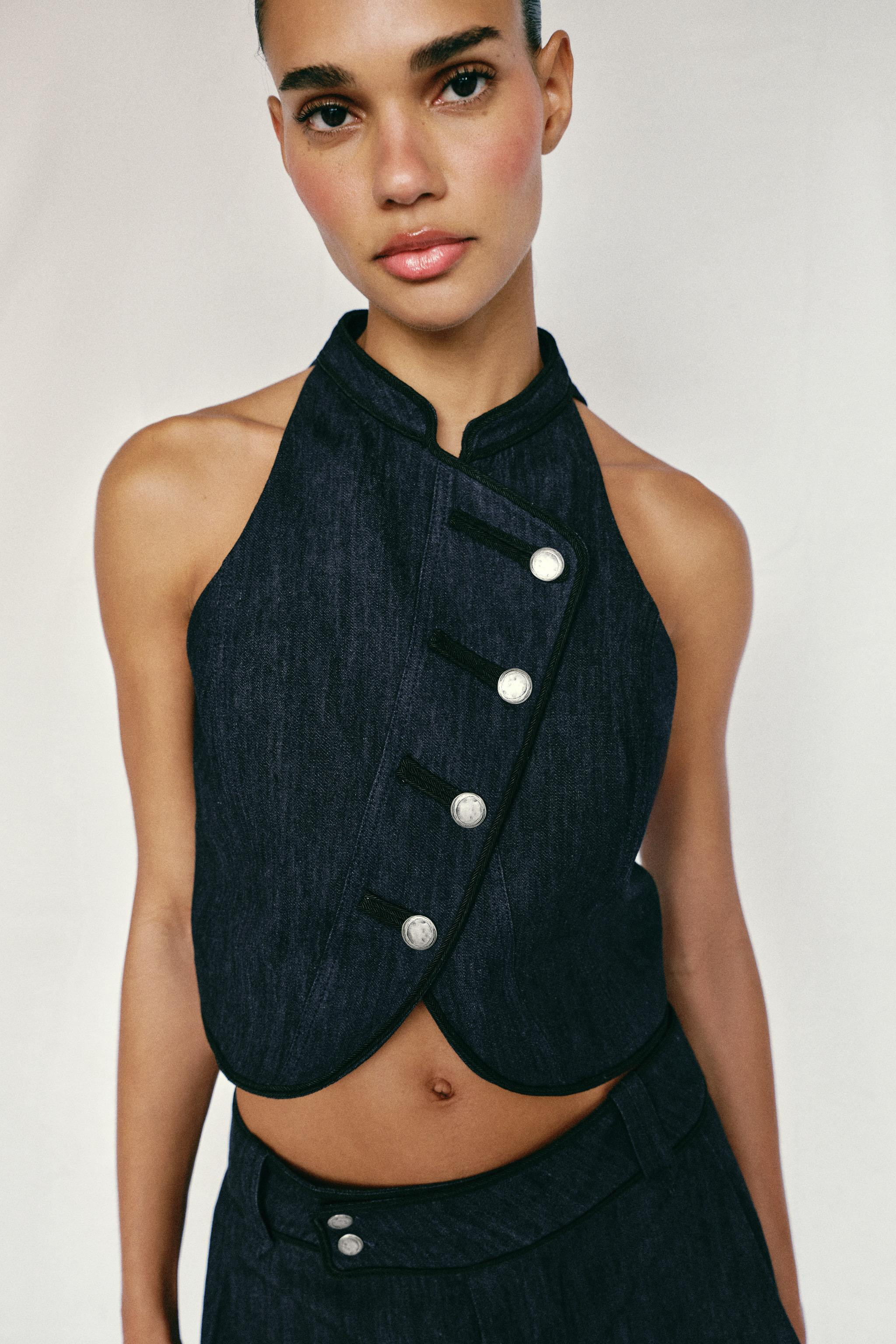 CONTRAST PIPING HALTER VEST | Zara US