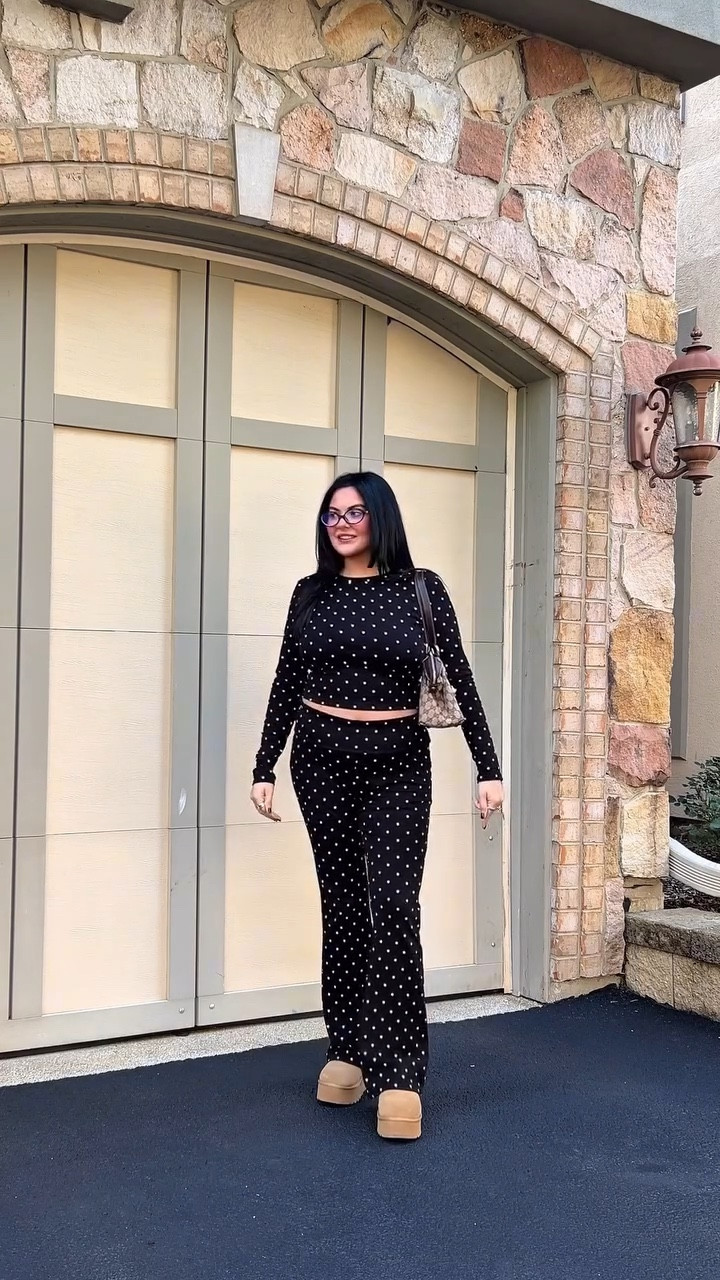 OOTD @edikted ❤️‍🔥

#fallstyle #falloutfit #polkadots #edikted #falltrends 

polkadot set | fall style | style inspiration | Fall outfit idea