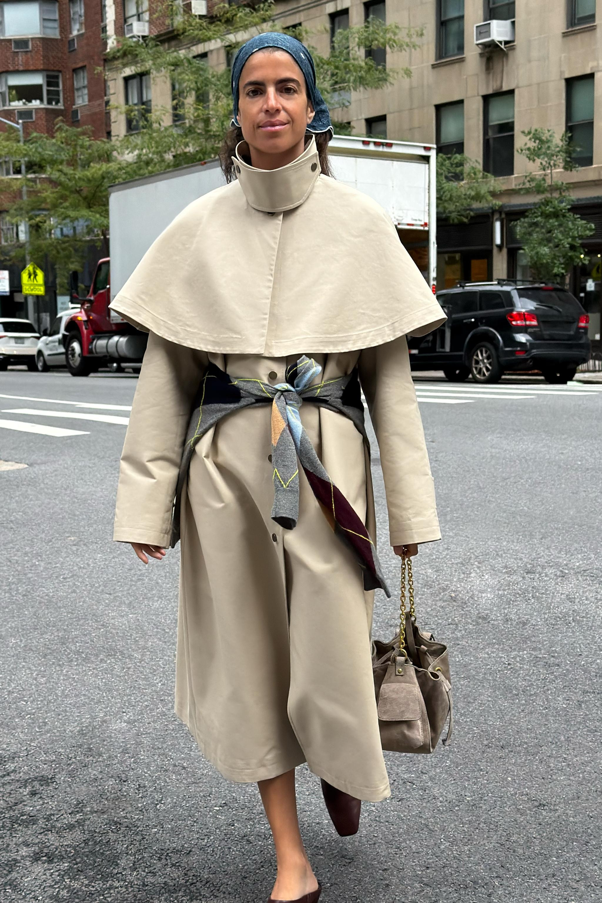 ZARA WOMAN COLLECTIONTrench coat made from cotton yarn. Featuring a regular collar and long sleev... | Zara UK