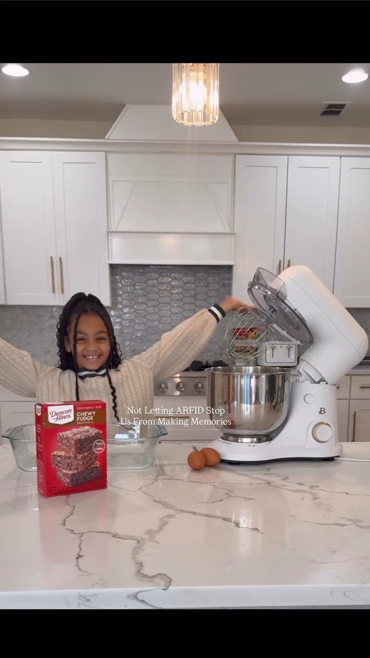 If you’re new here this is my oldest daughter, Charlie - She’s the real main character of the family, not Luna 😂

Today we’re making something simple but so special— @realduncanhines brownies. Charlie’s 8, and living with ARFID (Avoidant Restrictive Food Intake Disorder). Food can sometimes feel overwhelming and up until this summer it has taken over her life. Making food together gives us a safe space to explore new textures, smells, and little wins in the kitchen.

It’s not really about the brownies—it’s about connection, confidence, and showing her that food can be joyful and shared. Watching her crack eggs, stir the batter, and smile through / get through the process reminds me that progress is made in these small, sweet moments.

For anyone walking through a similar journey with their child: celebrate the victories, no matter how small. Today, ours came in the form of gooey, chocolatey brownies and it was her own request !! 🤎 

#arfid #arfidawareness #adhd #autism #supportneedsmoms #nurse #pedsnurse #ot #slp #baking #cooking #kitchen