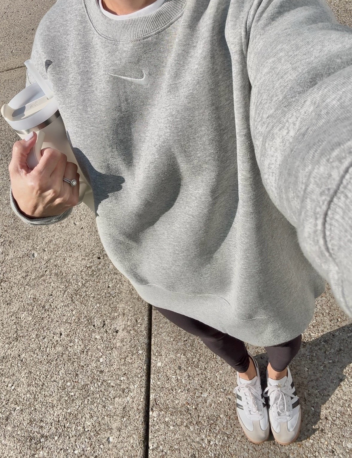 Travel day. Nike oversized sweatshirt. Leggings. Adidas Sambas.