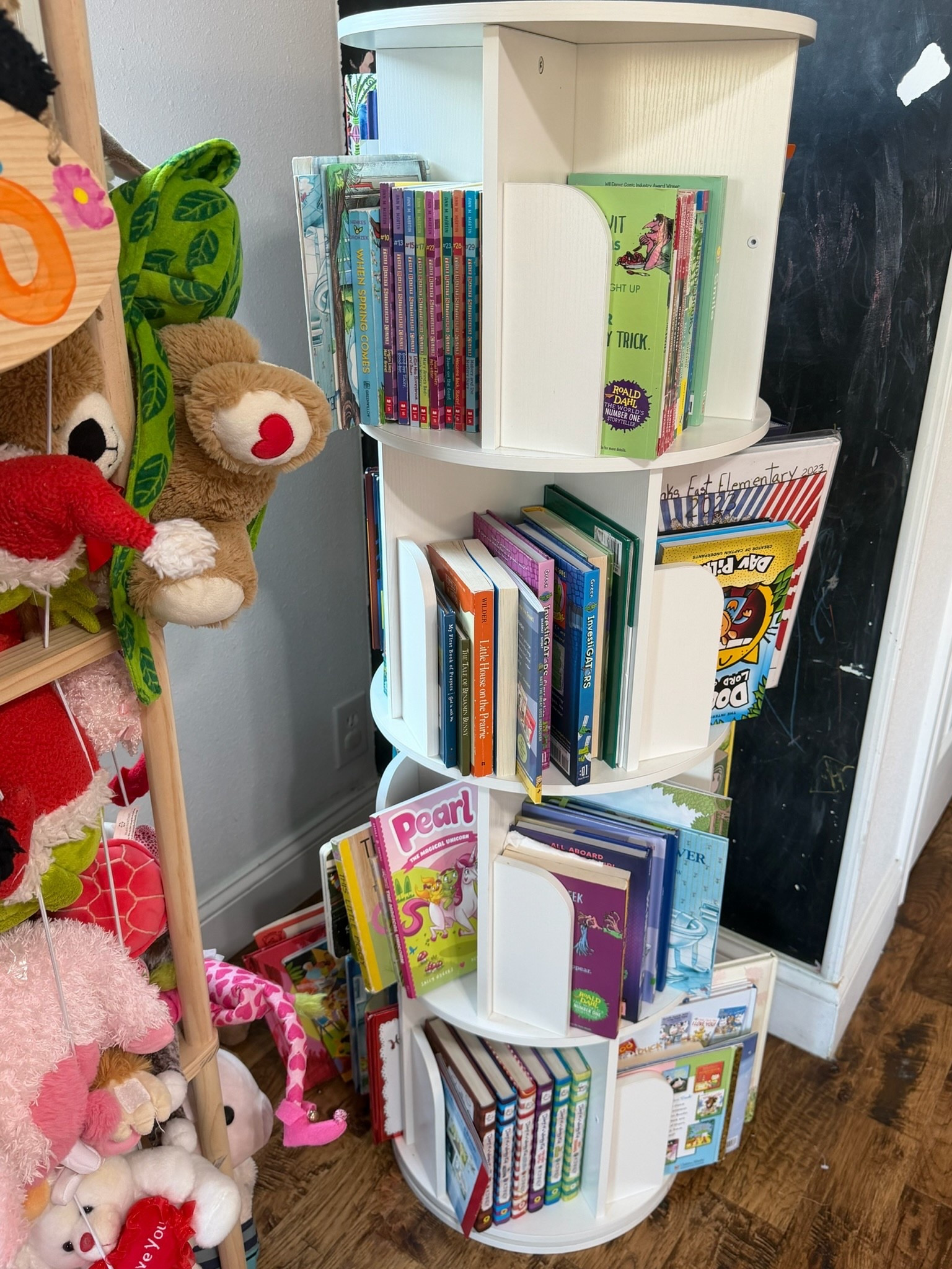 Book storage that actually works for kids. I love how this keeps books easy to grab while still keeping the room organized! 

#LTKmomlife #LTKHome #LTKKids