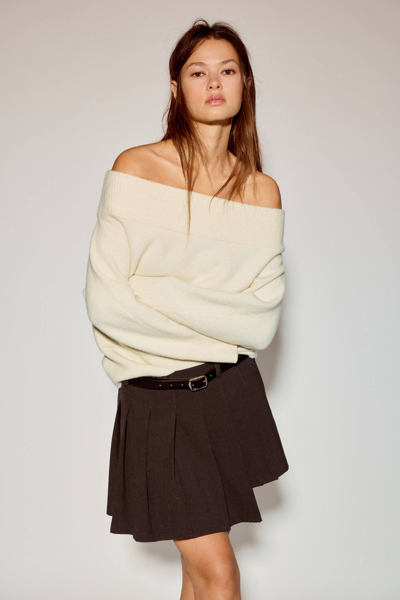 Asymmetric soft knit sweater - pull&bear | PULL and BEAR UK