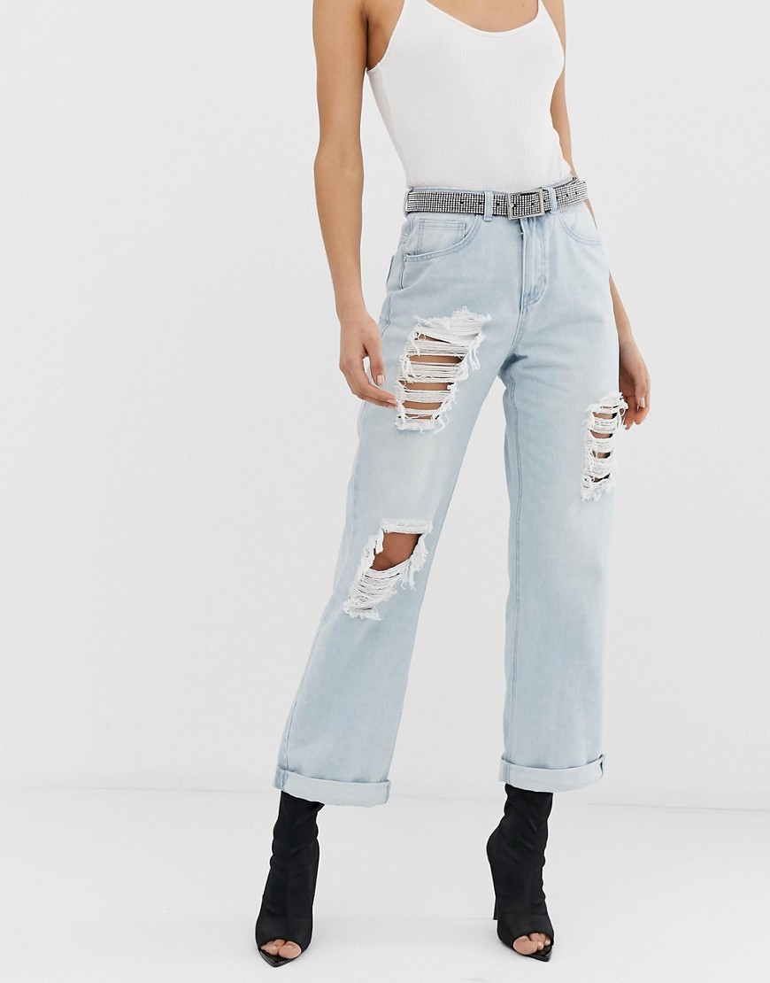 Missguided – Boyfriend-Jeans in hellblauer Waschung mit Abnutzungseffekten | ASOS (Global)