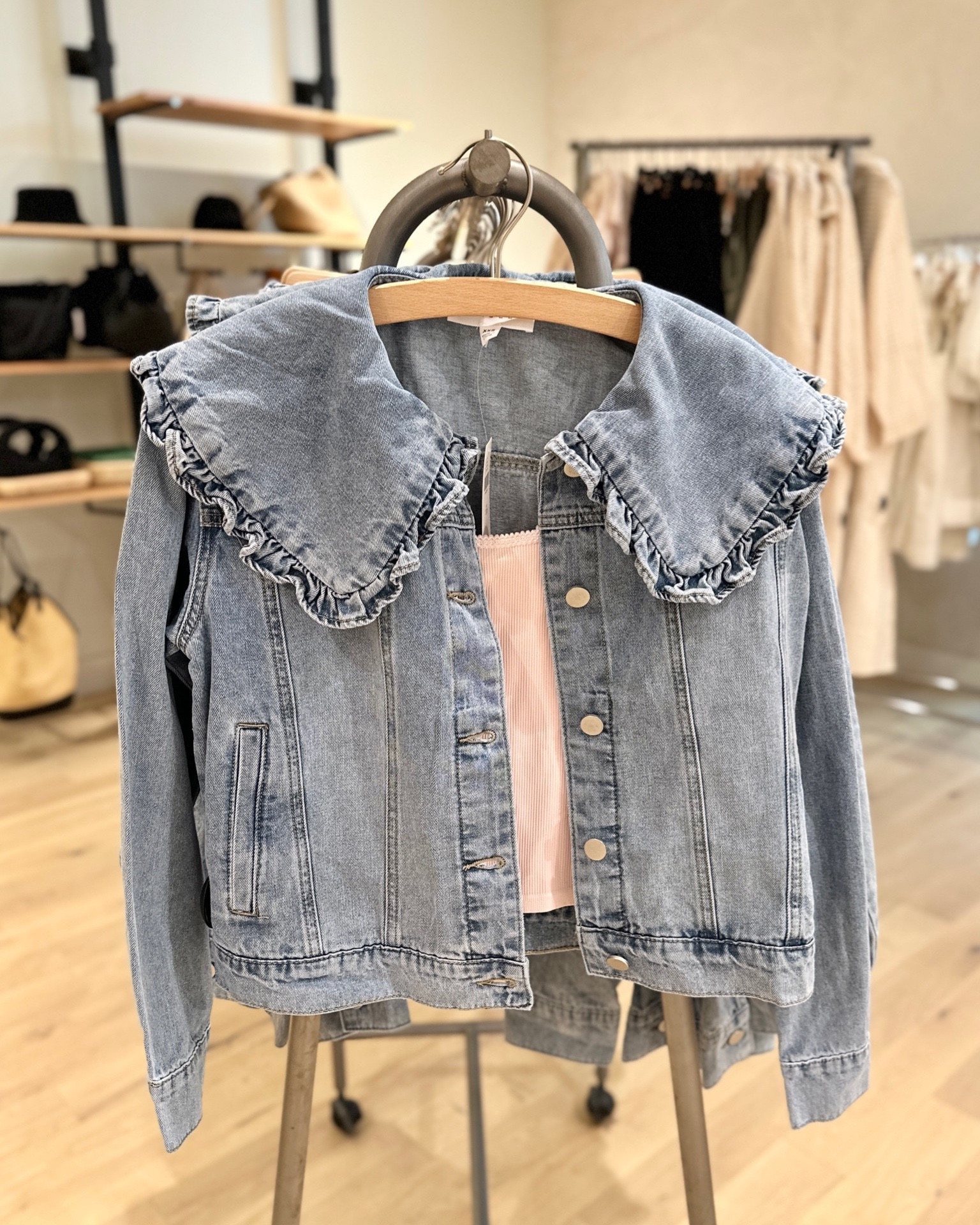 Darling Peter Pan collar denim jacket 💗

#LTKstyletip #LTKfindsunder50 #LTKfindsunder100