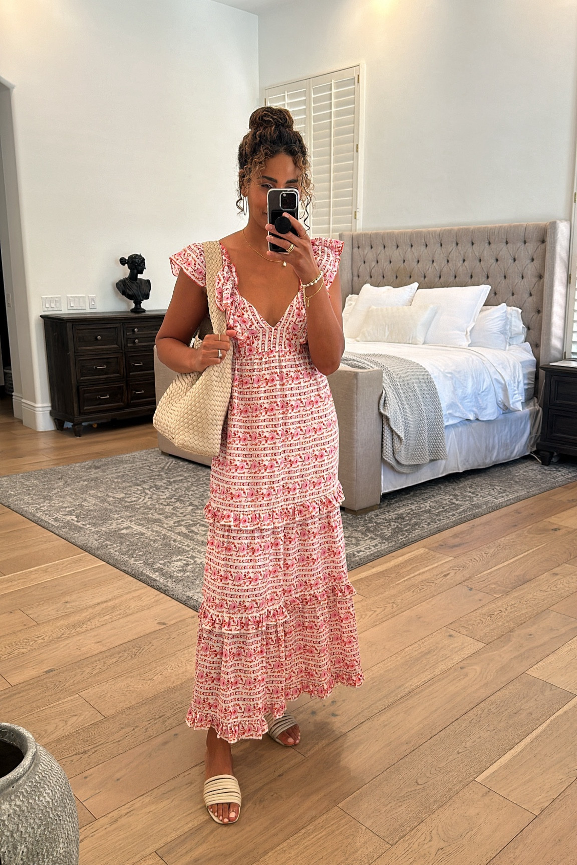 SUMMER MAXI DRESS// keep cool in this flowy maxi dress. Fits true to size.

#dresses #summer #dress #vacaystyle summeroutfit #maxidress 