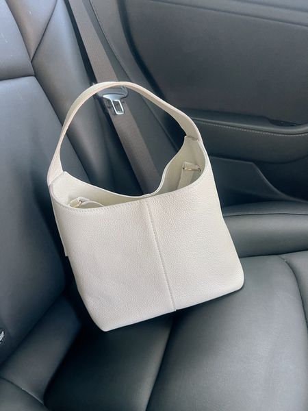 This Banana Republic bag is so good! It’s on major sale 40% off. 