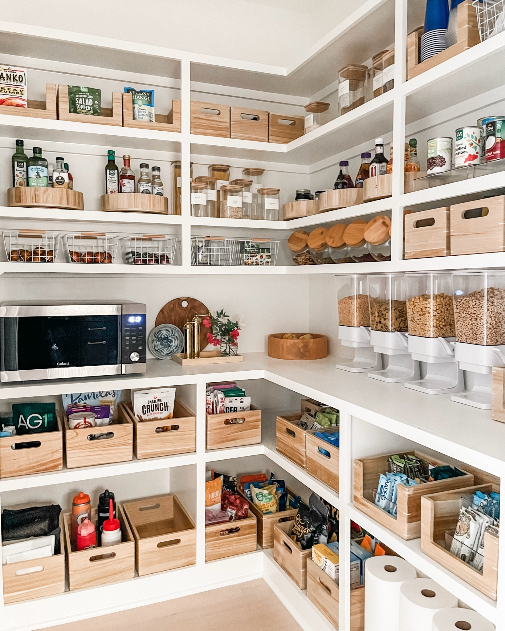 Transform your pantry with style! 🛍️ Black Friday Sale: All Home Edit products are 50% off! And that includes these gorgeous sand bins.
.
.
.

#OrganizationGoals #BlackFridayDeals #PantryOrganization #GetOrganized 