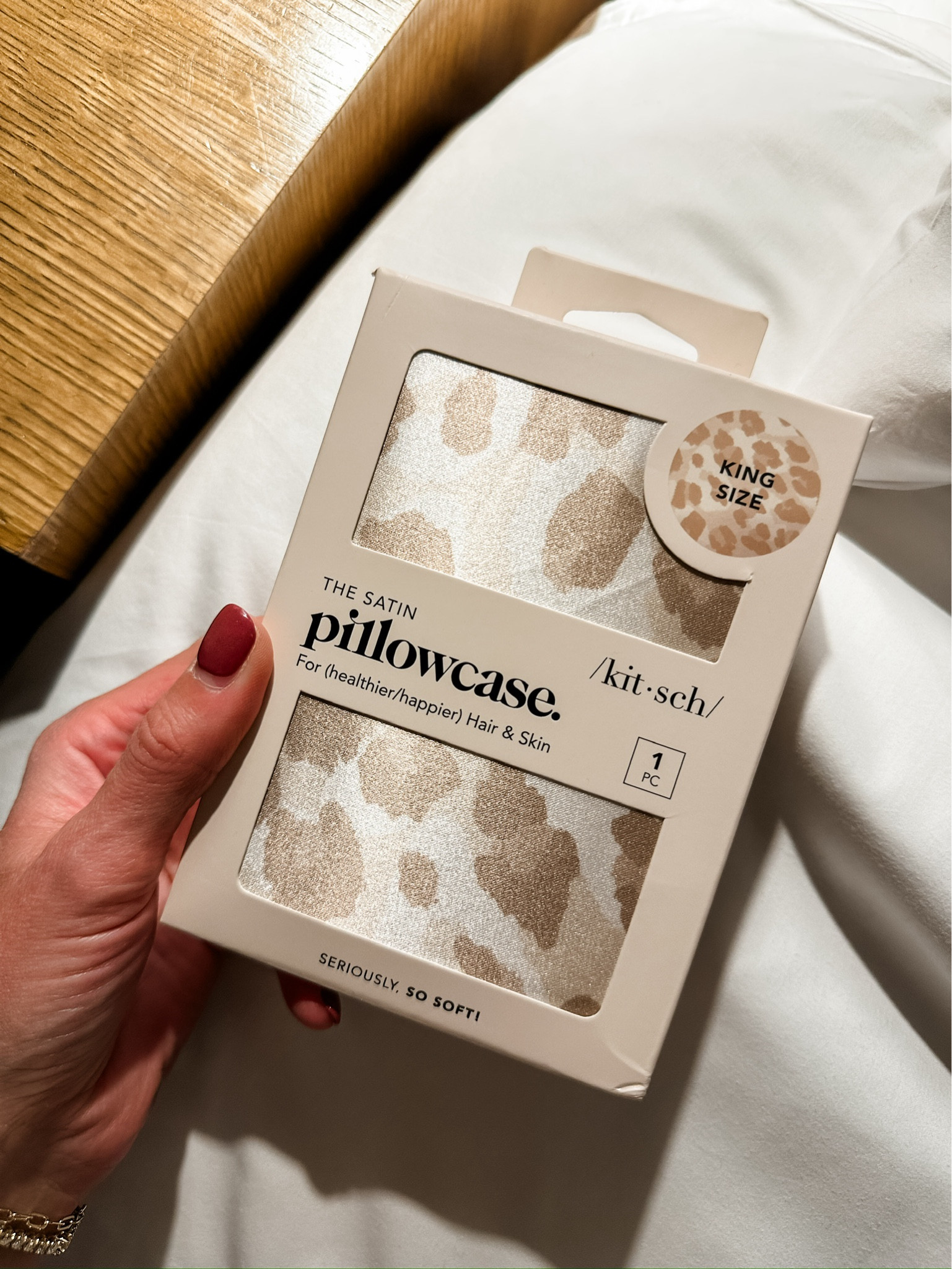 I sleep on this everyday! So good for your hair & face!

Loverly Grey, Amazon finds, satin pillowcase, beauty, travel finds 

#LTKBeauty