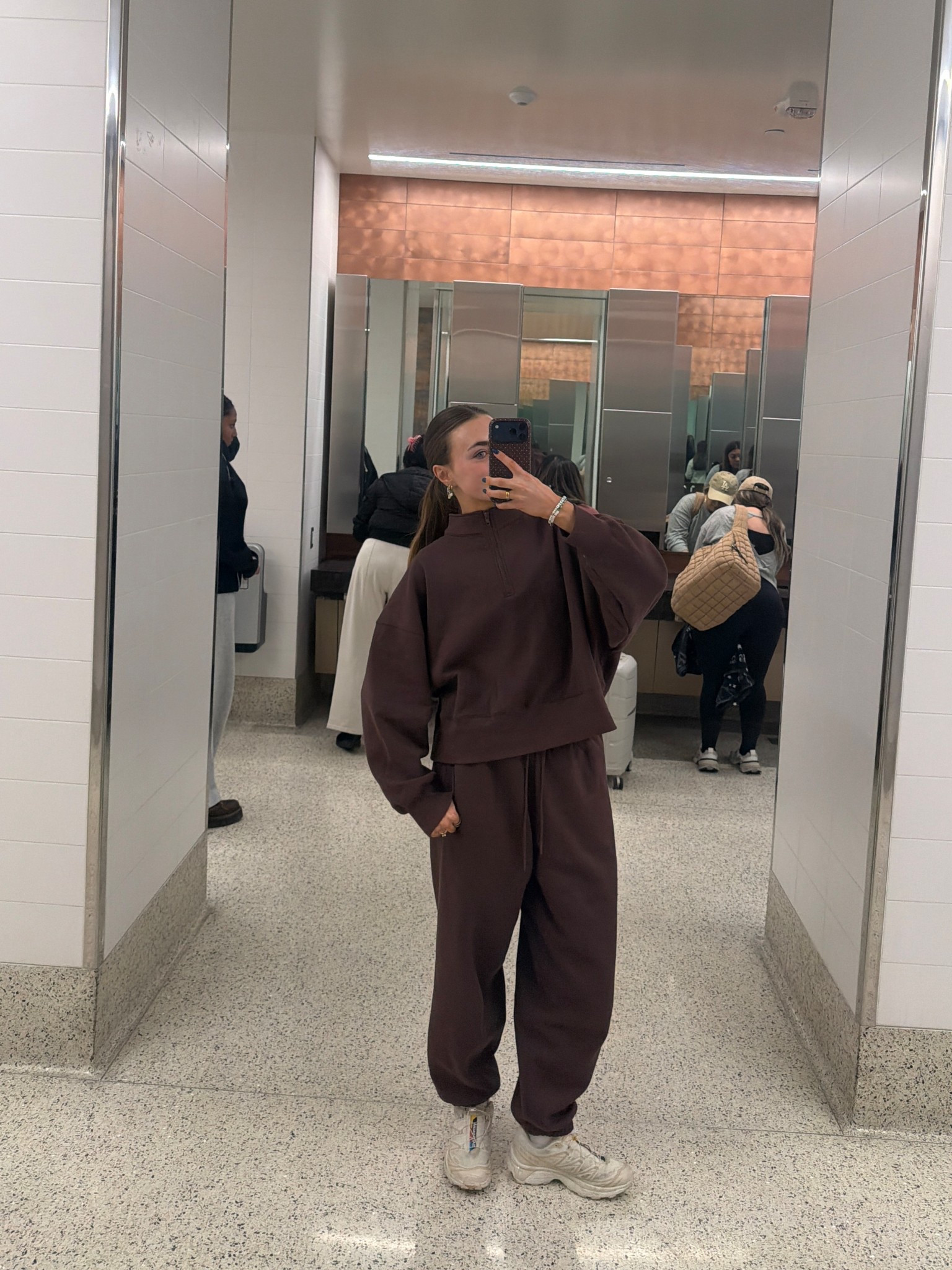 this sweatset is SOO comfortable!! wearing size small (fits oversized!) lskd code “nicosheri” 