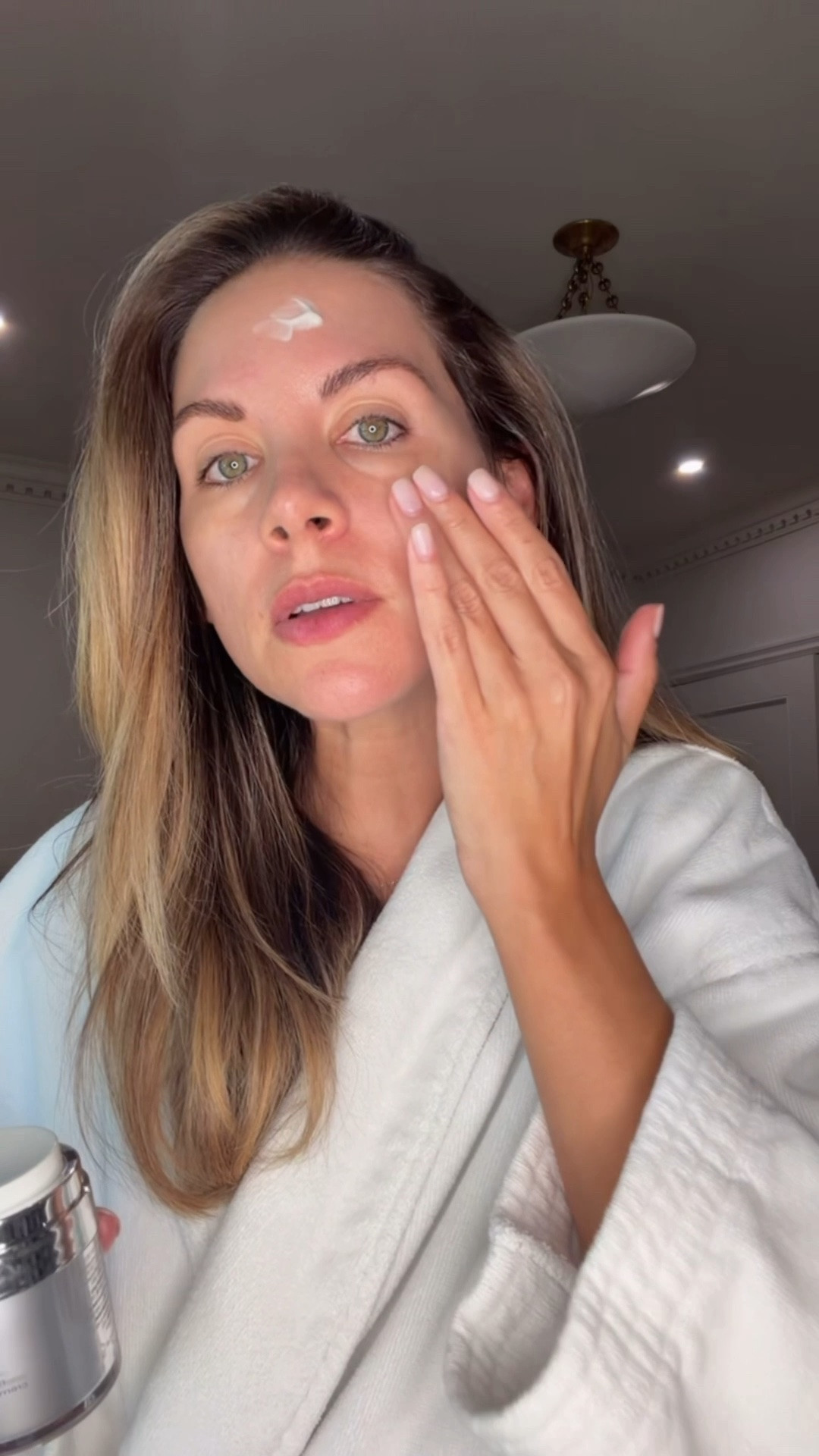 Using the new @elizabetharden New Advanced Gold Ceramide Capsules Serum
Clinically proven and doctor endorsed. Now available at @macys 

#macyspartner @elizabetharden #ElizabethArdenPartner