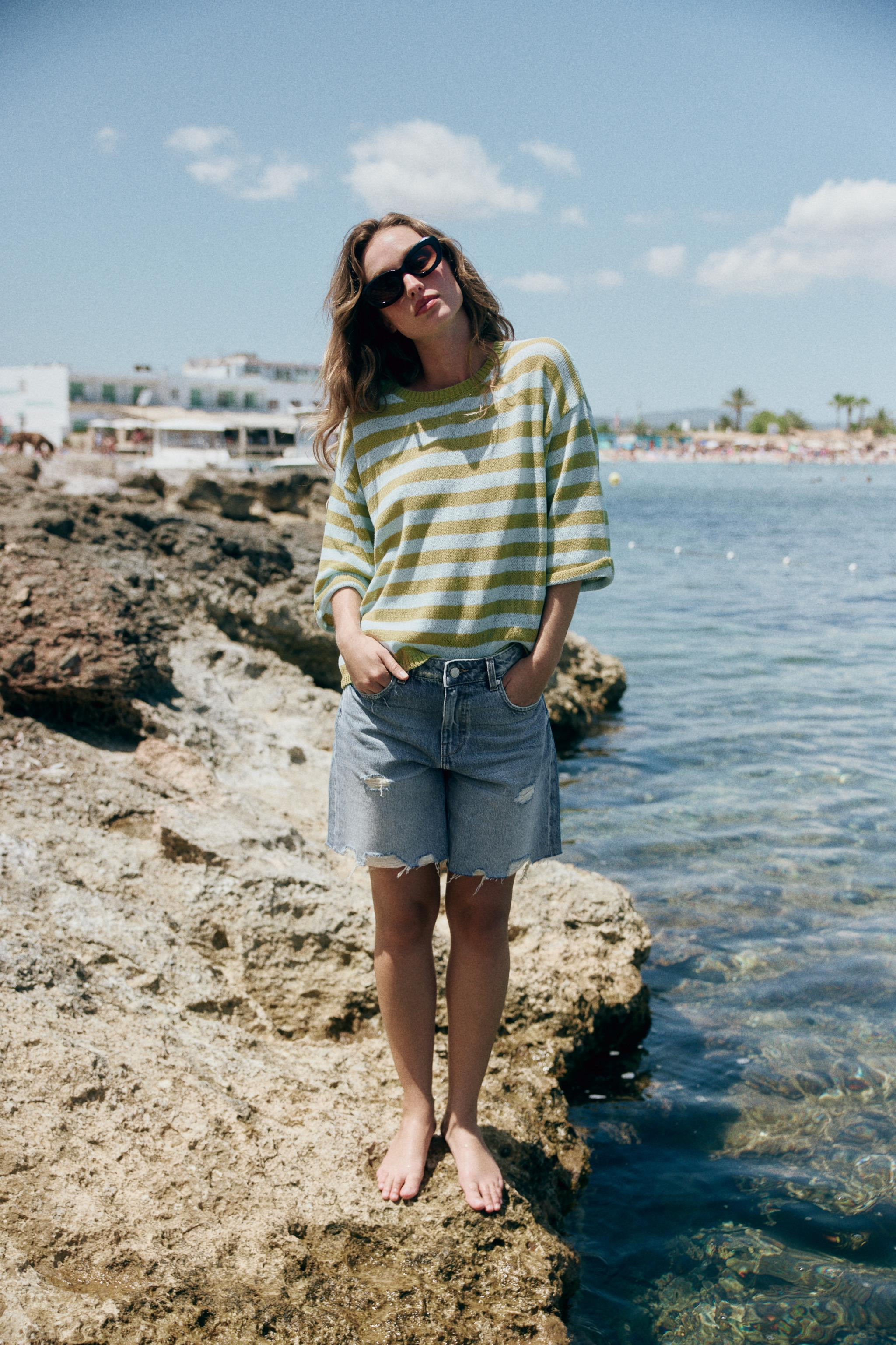 DescriptionContentsMeasurementsRound neck jumper with sleeves below the elbow.Green stripe2756/03... | Zara US