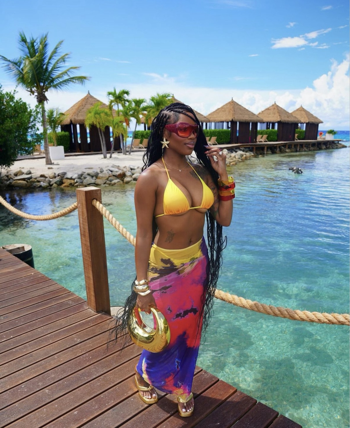 My Aruba fit. Love these gold accessories all from Amazon! 

#LTKHoliday #LTKFindsUnder50 #LTKItBag