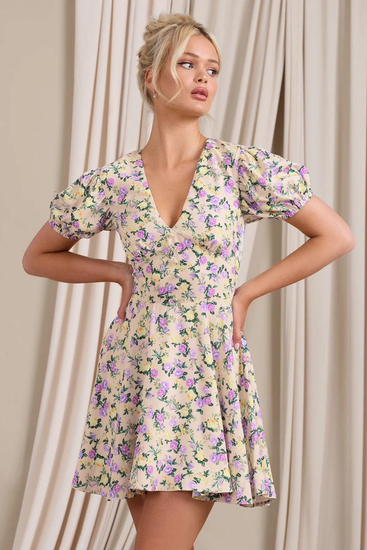 Si Si | Yellow Floral V-Neck Puff-Sleeved Buttoned Mini Dress | Club L London
