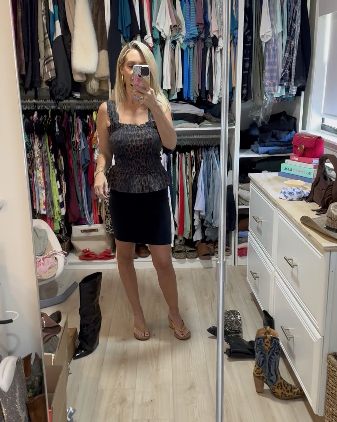 Cutest top I’ve ever put on!! It’s flattering & the straps are adjustable. Jeans on SALE 🚨‼️

#LTKFallSale #LTKShoeCrush #LTKSaleAlert