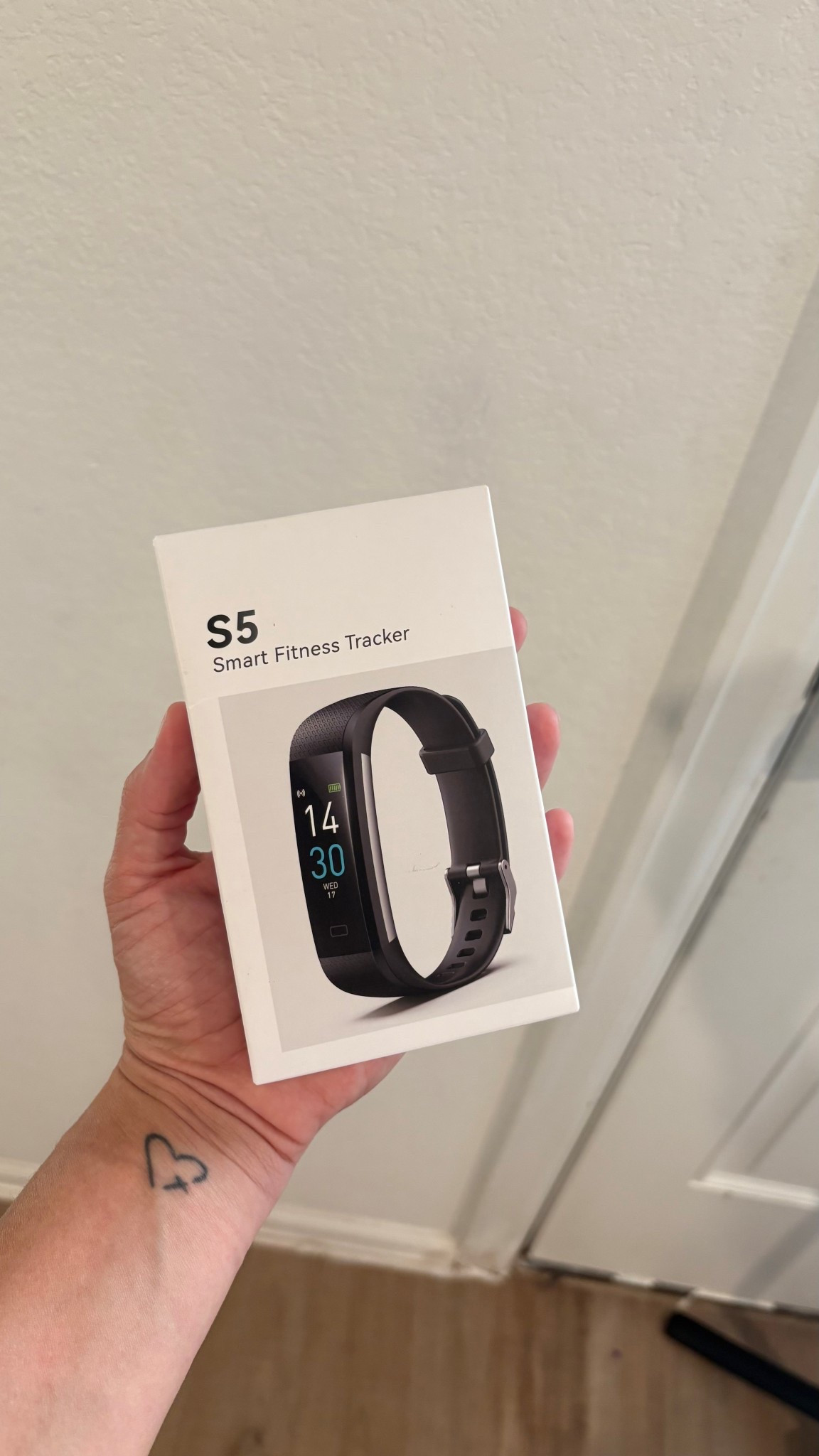 It reminds me to drink water
Fitness watch 
Amazon find 
Amazon must have 
Active runner 
Fitness 

#LTKActive #LTKGiftGuide