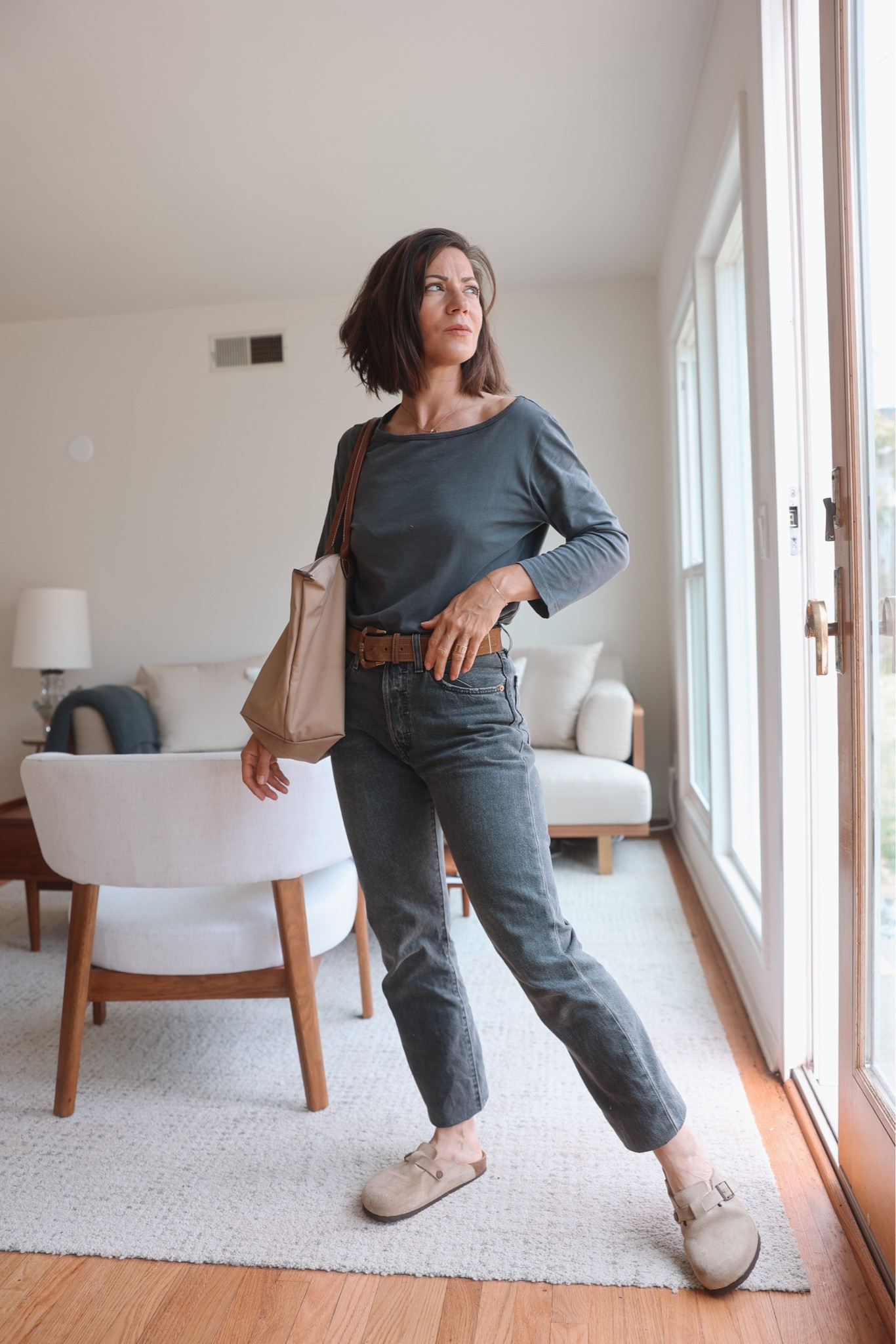 Grey / taupe casual outfit 

3/4 sleeve boat neck tee in grey (Organci cotton, made in Los Angeles ), Levi’s 501, taupe belt and the famous Birkenstock Boston which are my most worn shoes at the moment. Bag is Le Pliage from Longchamp, own 4 of these and love them very much. 



#LTKSeasonal #LTKshoecrush #LTKstyletip