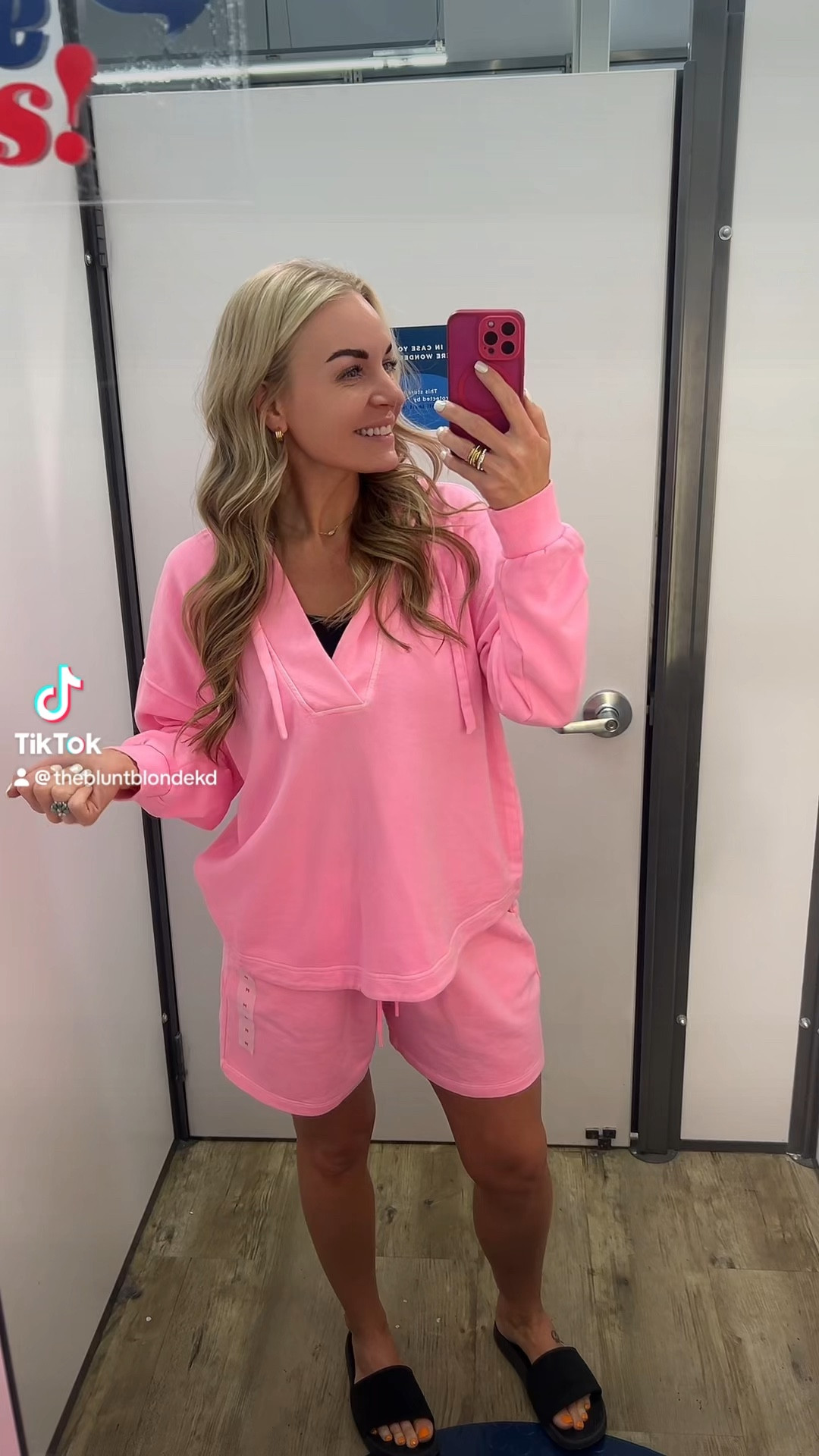 Old Navy fits I bought today! Love all these pieces! For size: I’m 5’4 145lbs I got a size 6 in the jeans, medium in the sweat shorts, medium in the tank, and a small on the pullover 

#LTKFindsUnder50 #LTKSeasonal #LTKSaleAlert