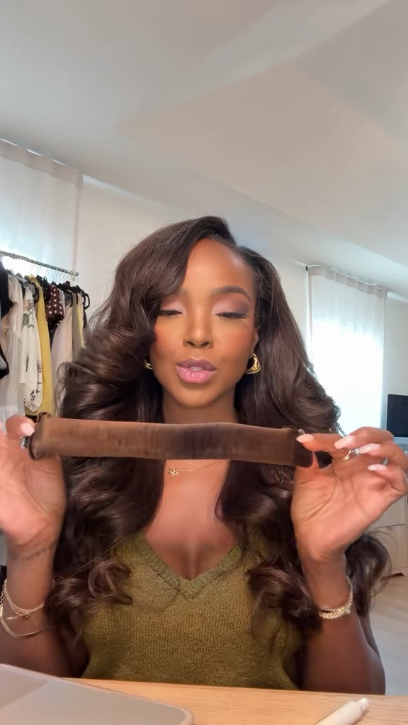 Scroll to shop! ✨ My favorite heatless hair curler. Everything is linked below.👇🏾

Desliza para comprar. ✨ Mi rizador de cabello sin calor favorito.

📲 Download the free LTK app & follow me @kirasfashionfinds to shop all my daily finds.

#LTKgrwm #LTKBeauty #LTKvlog