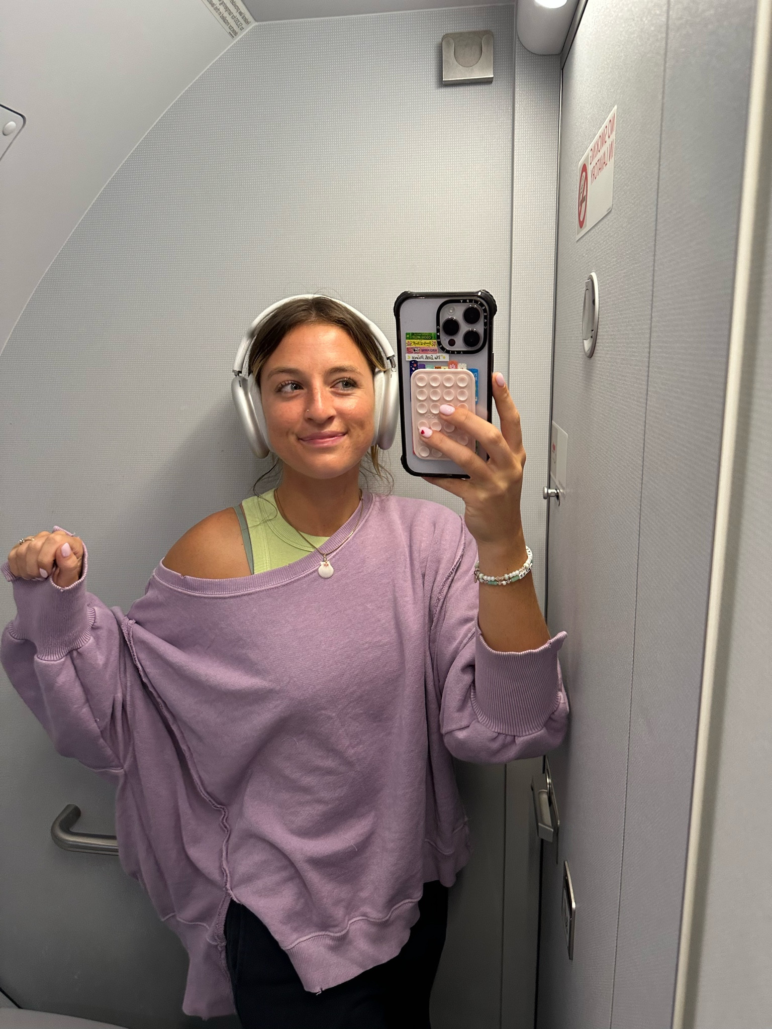 Travel fit
Tops: size small 


#LTKFind #LTKtravel #LTKfit