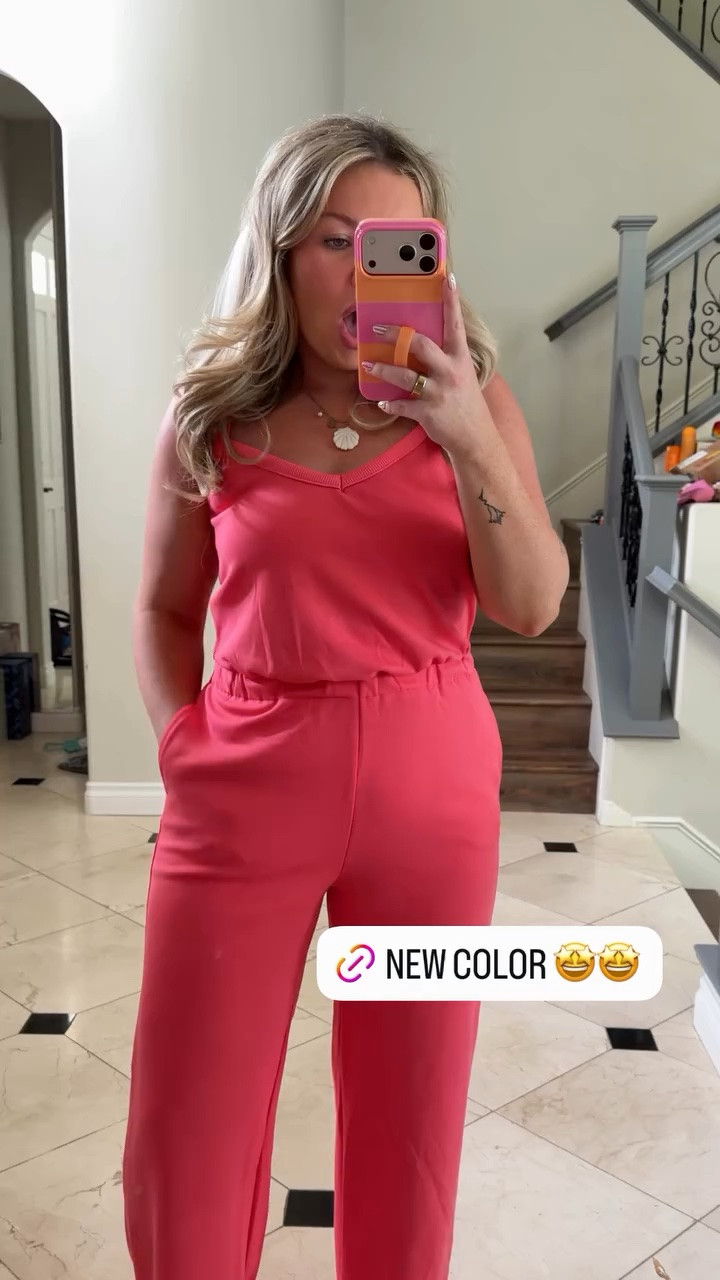 How cute is this jumpsuit?? And this coral color!! 🌺😍😍

#LTKSeasonal #LTKMidsize
