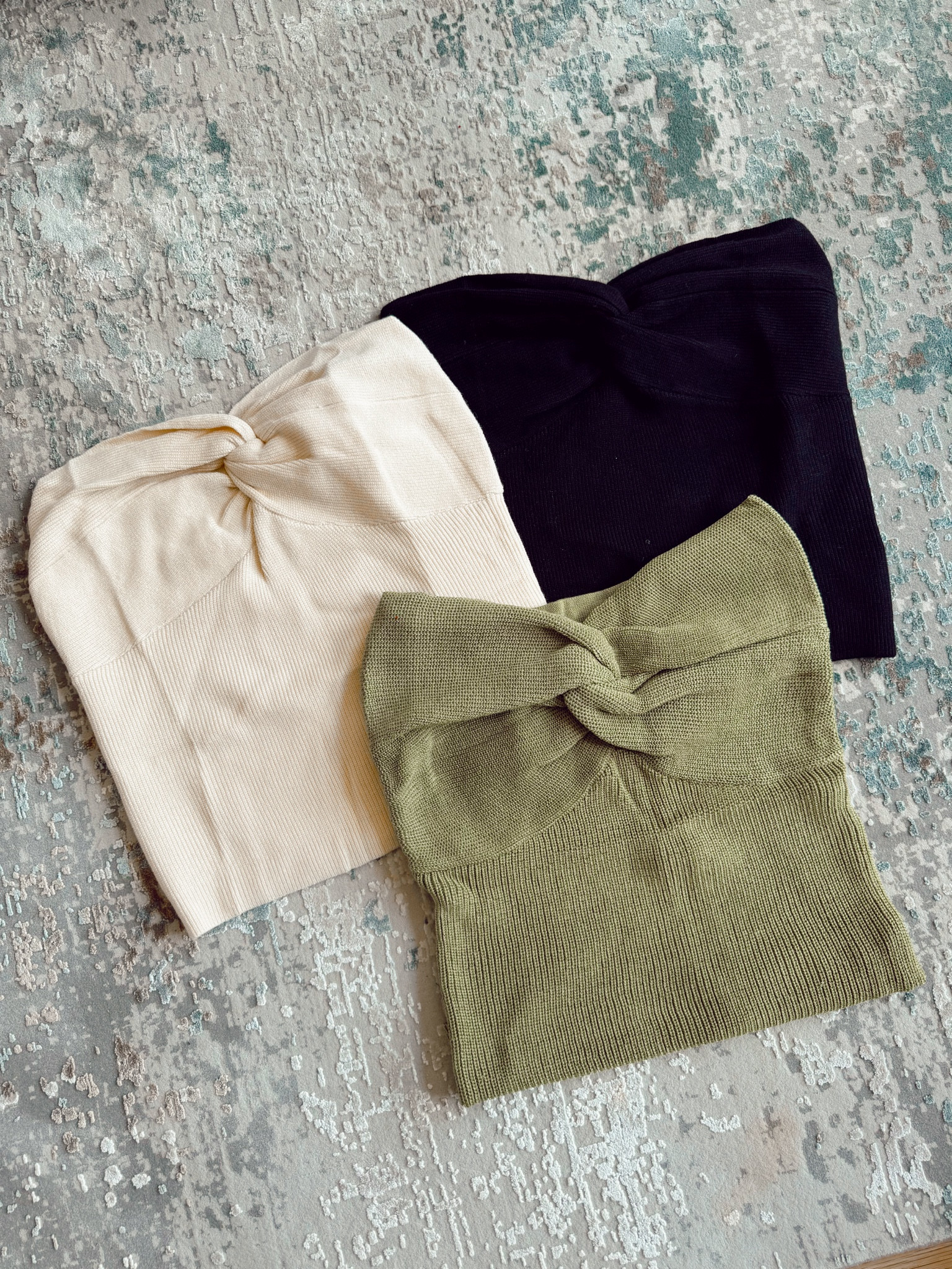 knit twisted strapless top / strapless tank / knot sweater tank / Amazon fashion / UNDER $20

#LTKFindsUnder50 #LTKStyleTip #LTKSeasonal